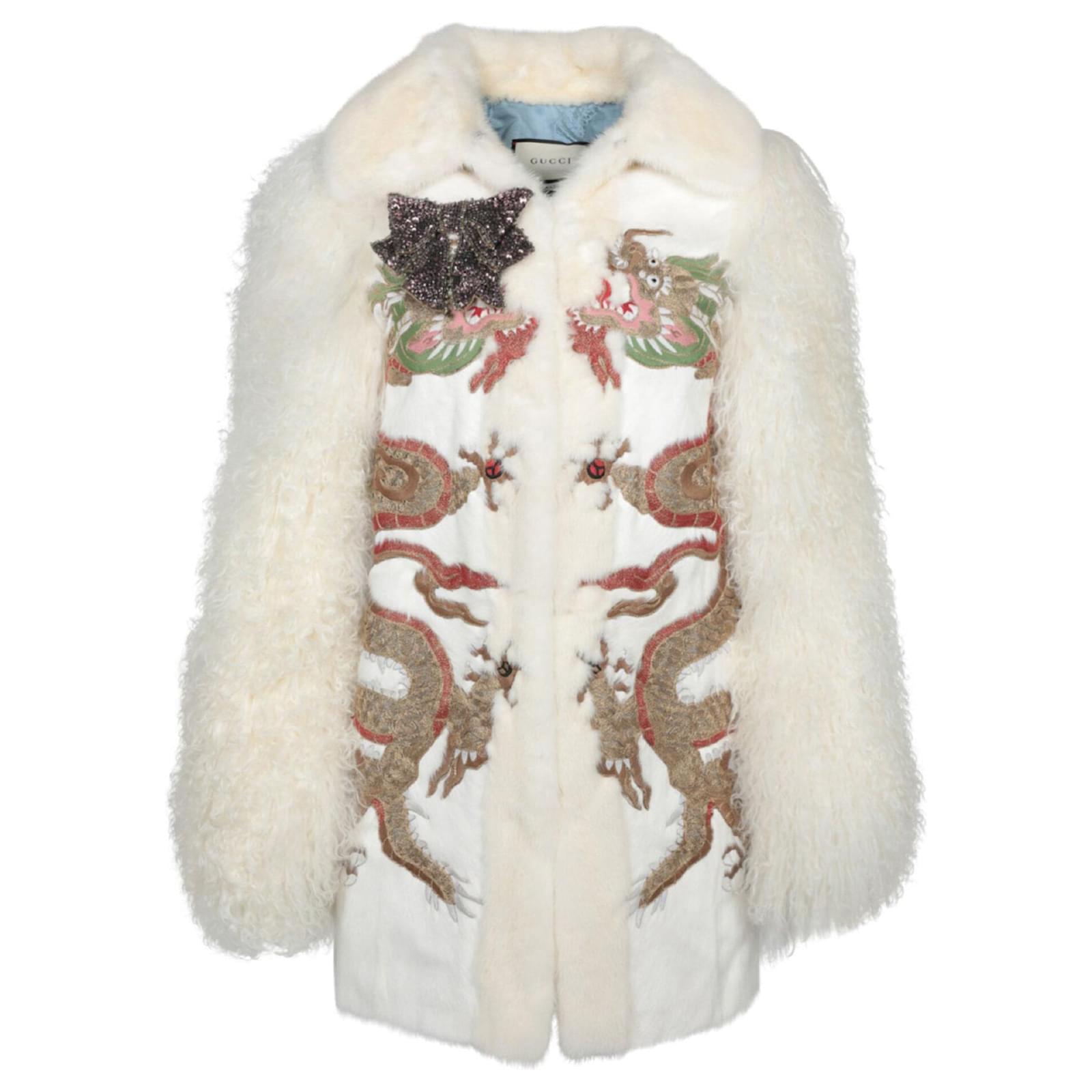 Gucci Dragon Embroidered Fur Coat ref.803428 - Joli Closet