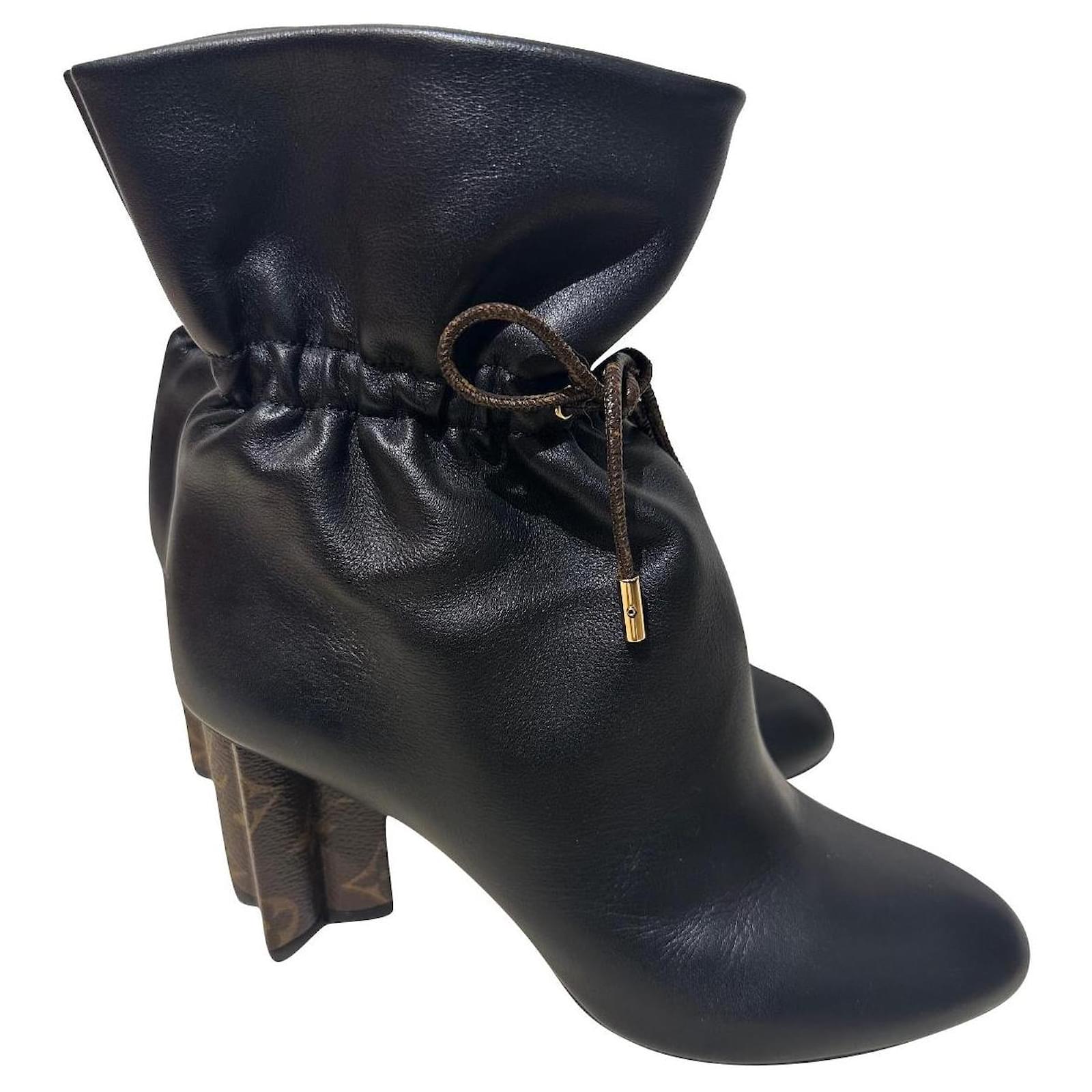 Silhouette Ankle Boots