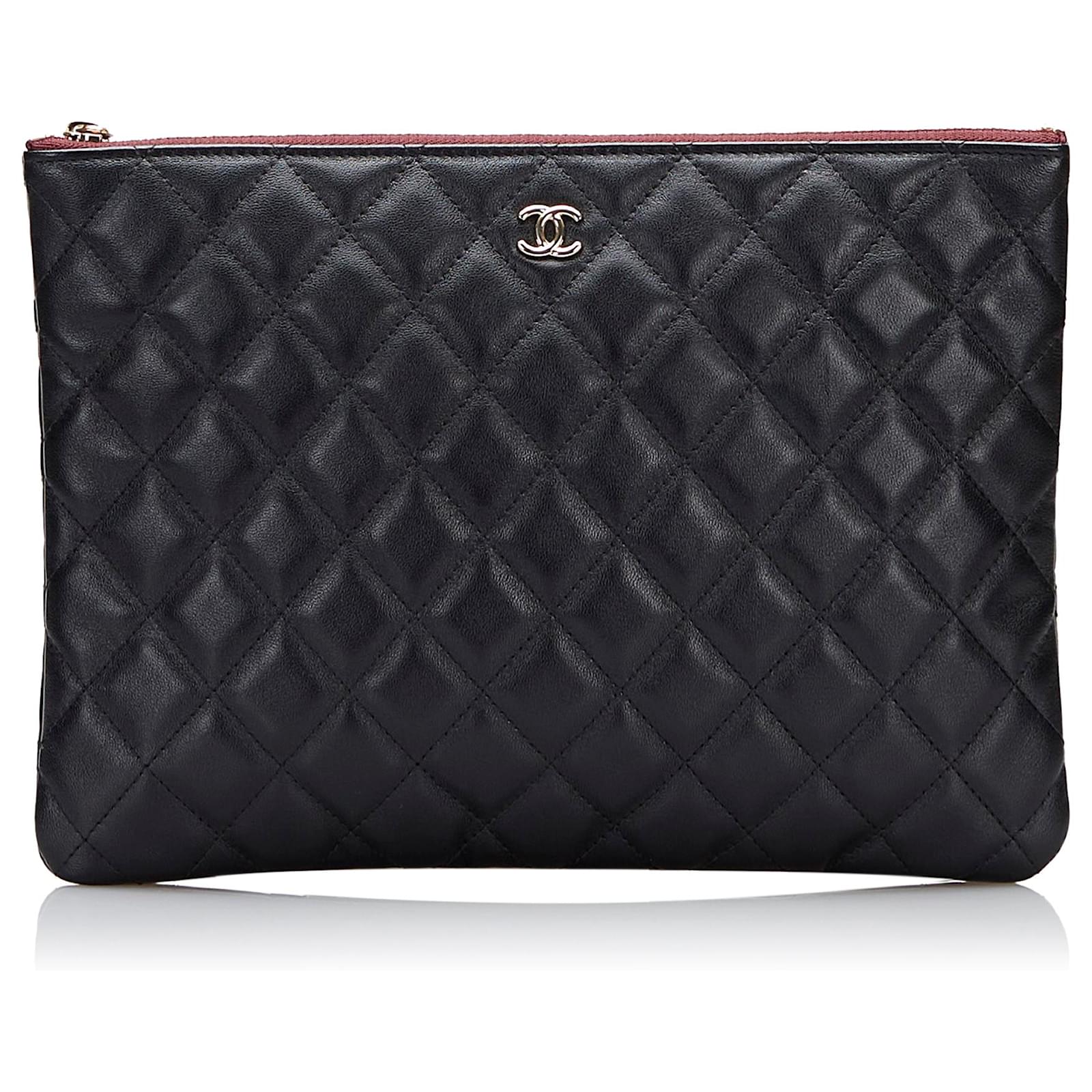 Pochette chanel matelassée best sale