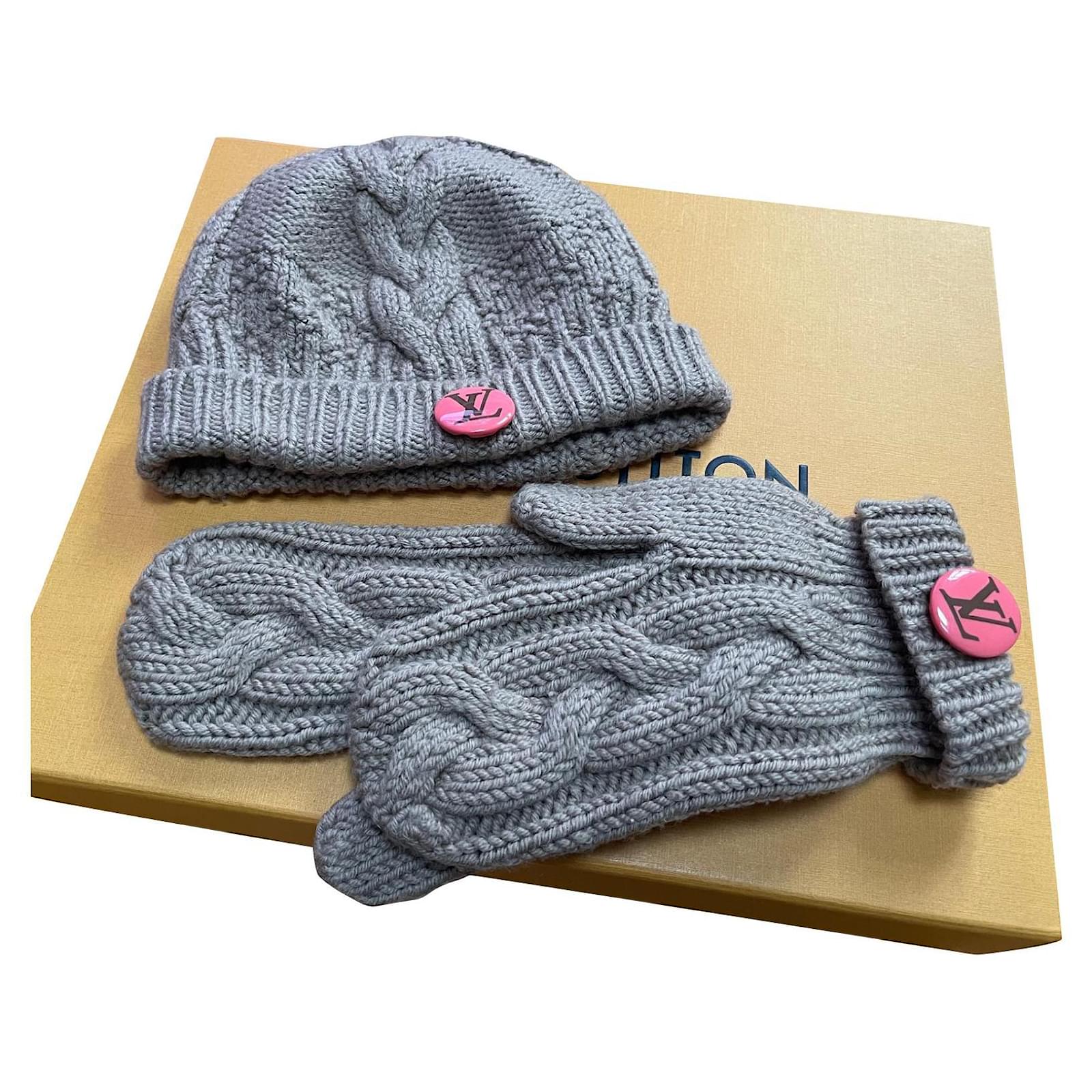 Louis Vuitton grey beanie and scarf set in 2023