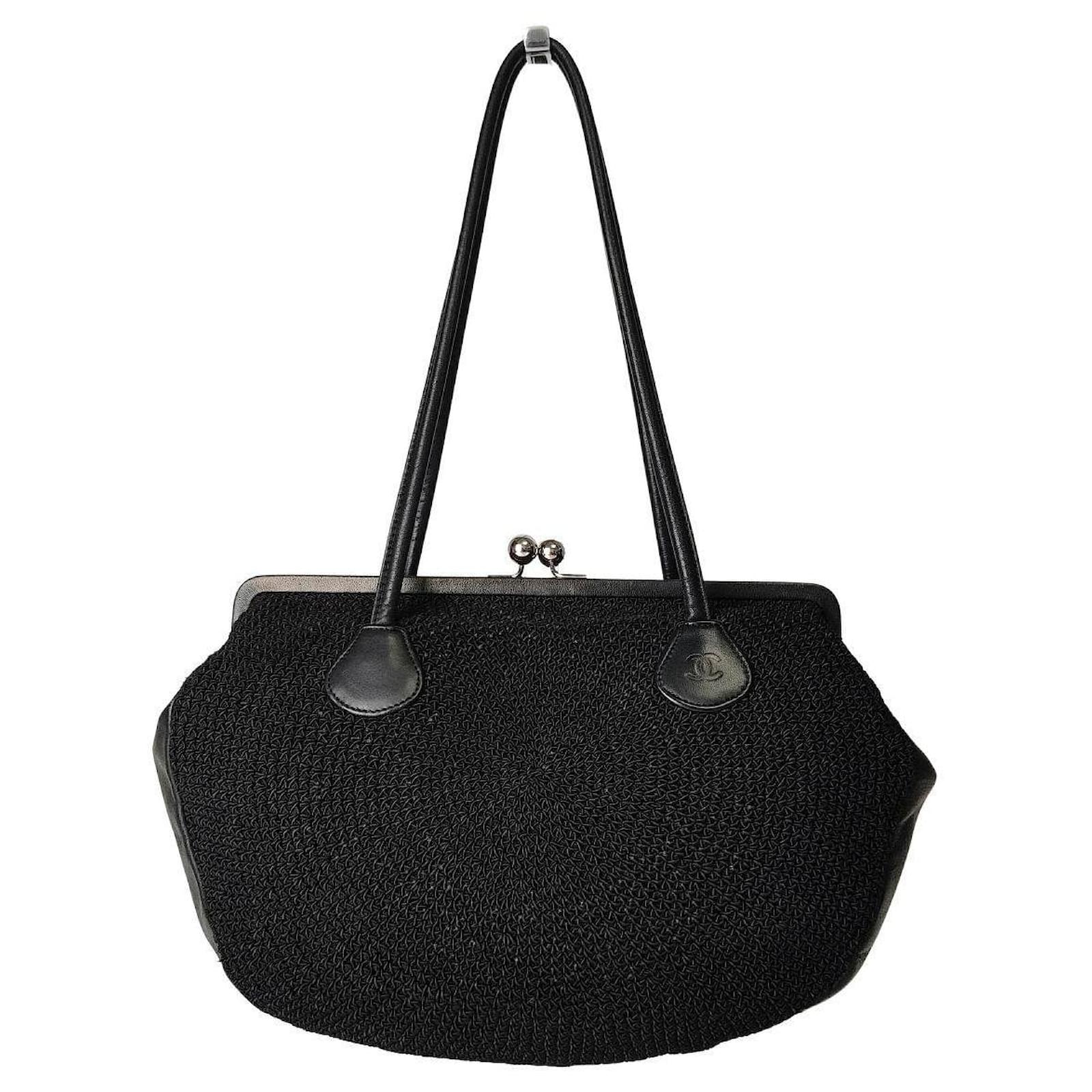 Chanel 90s Kiss Lock bag in crochet knit and leather Black Cloth ref.805883  - Joli Closet