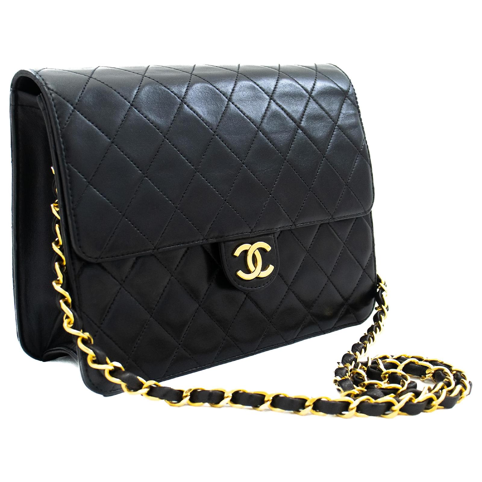 CHANEL Small Chain Shoulder Bag Clutch Black Quilted Flap Lambskin Leather  ref.807376 - Joli Closet