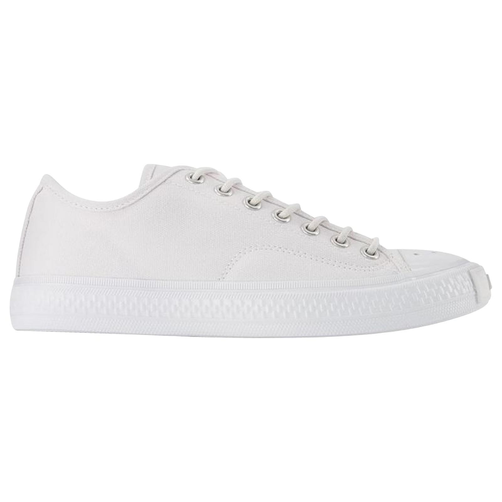 acne chaussures