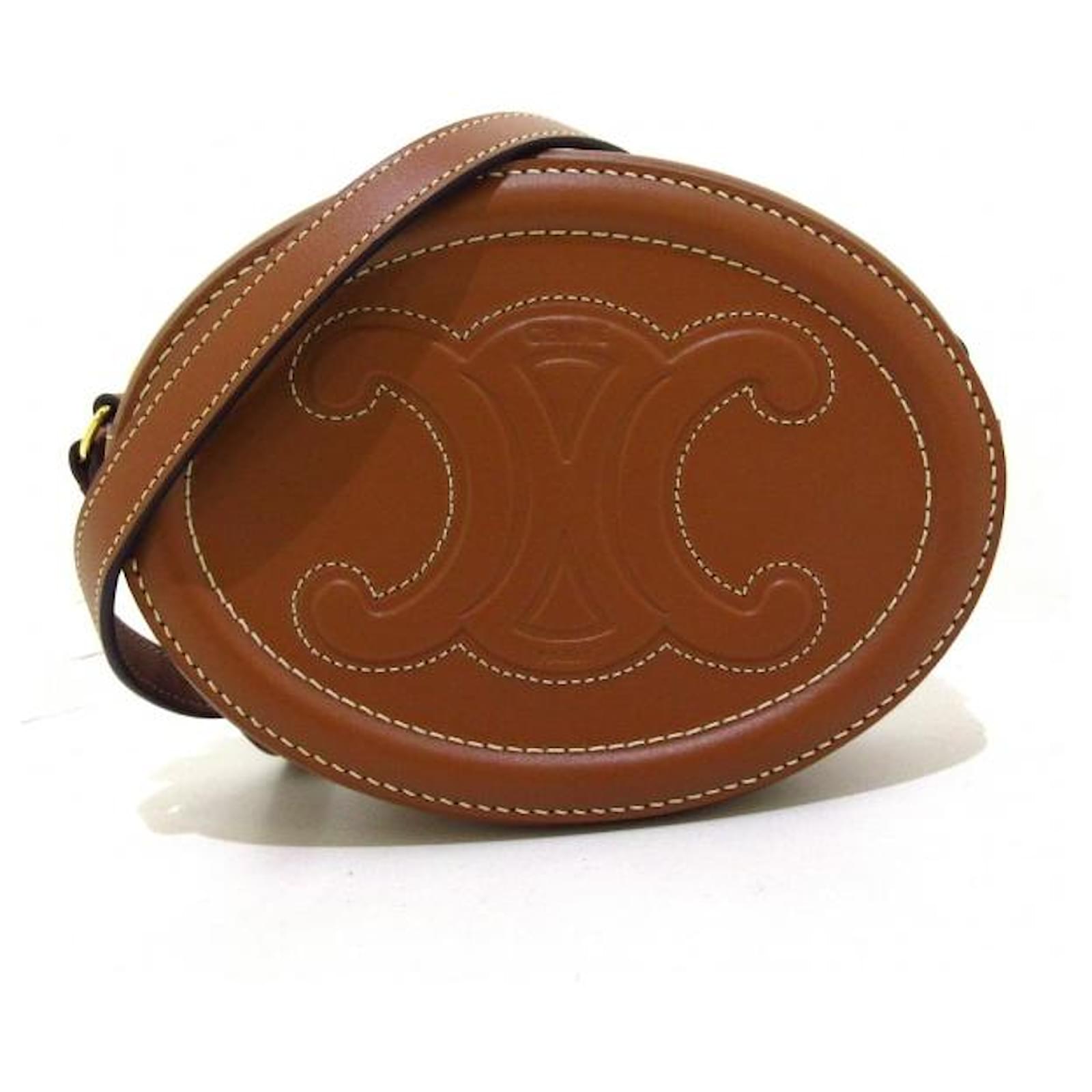 Céline Crossbody Oval Purse Cuir Triomphe ref.814699 Joli Closet