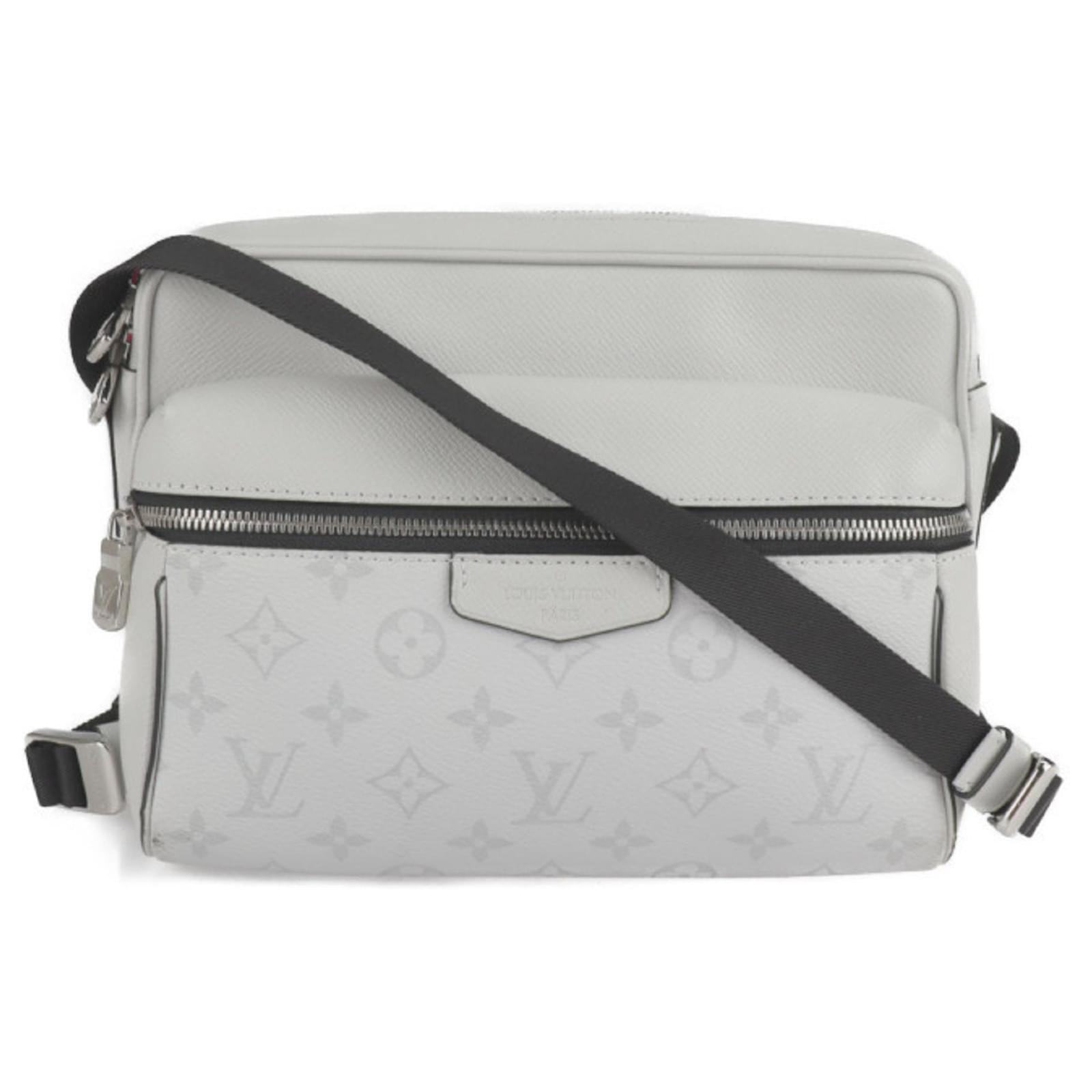 IN STORES! BRAND NEW LOUIS VUITTON TAKEOFF BLACK LEATHER CROSSBODY BRIEFCASE  BAG in 2023