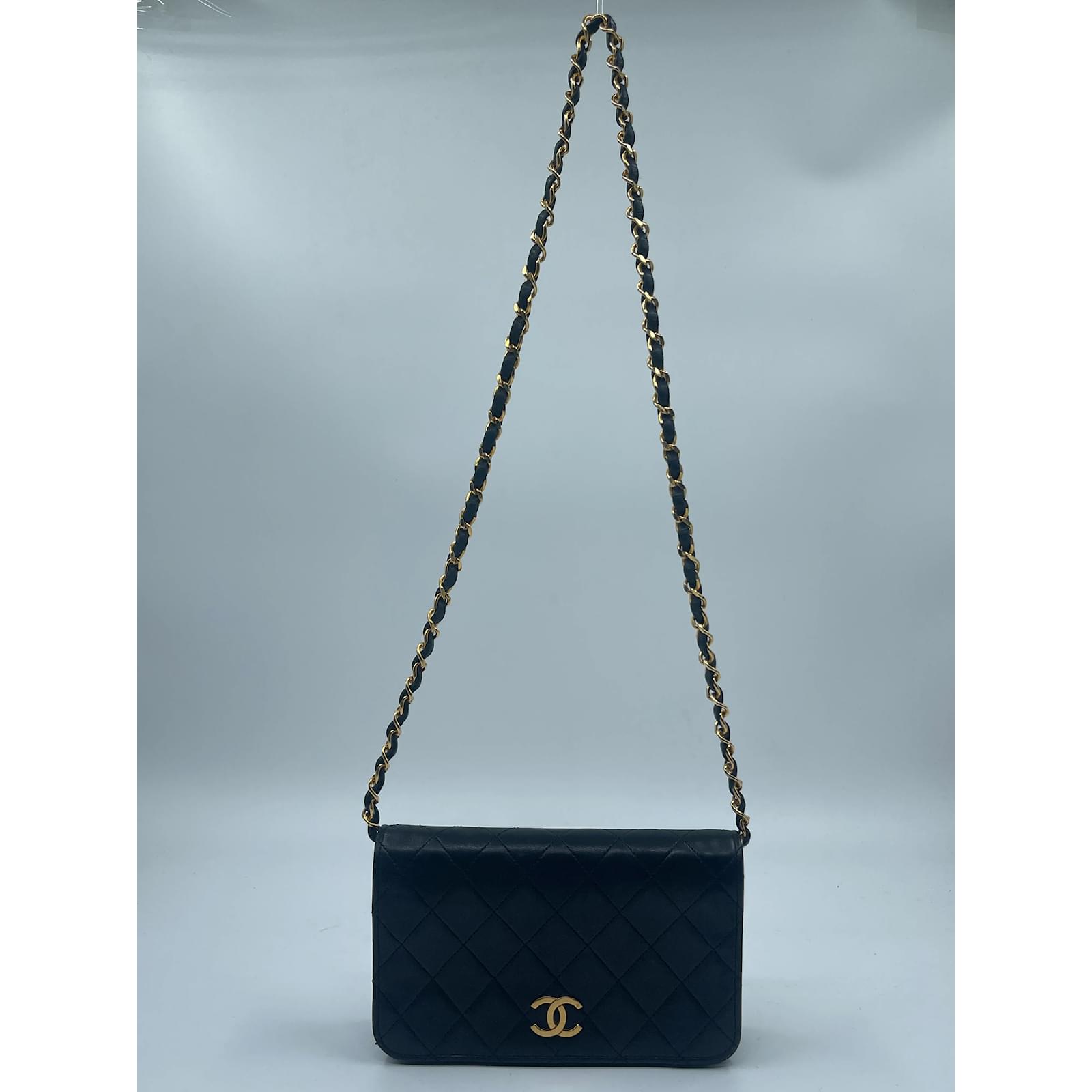 Wallet On Chain ChanelGeldbörse aus schwarzem Leder an Kette ref