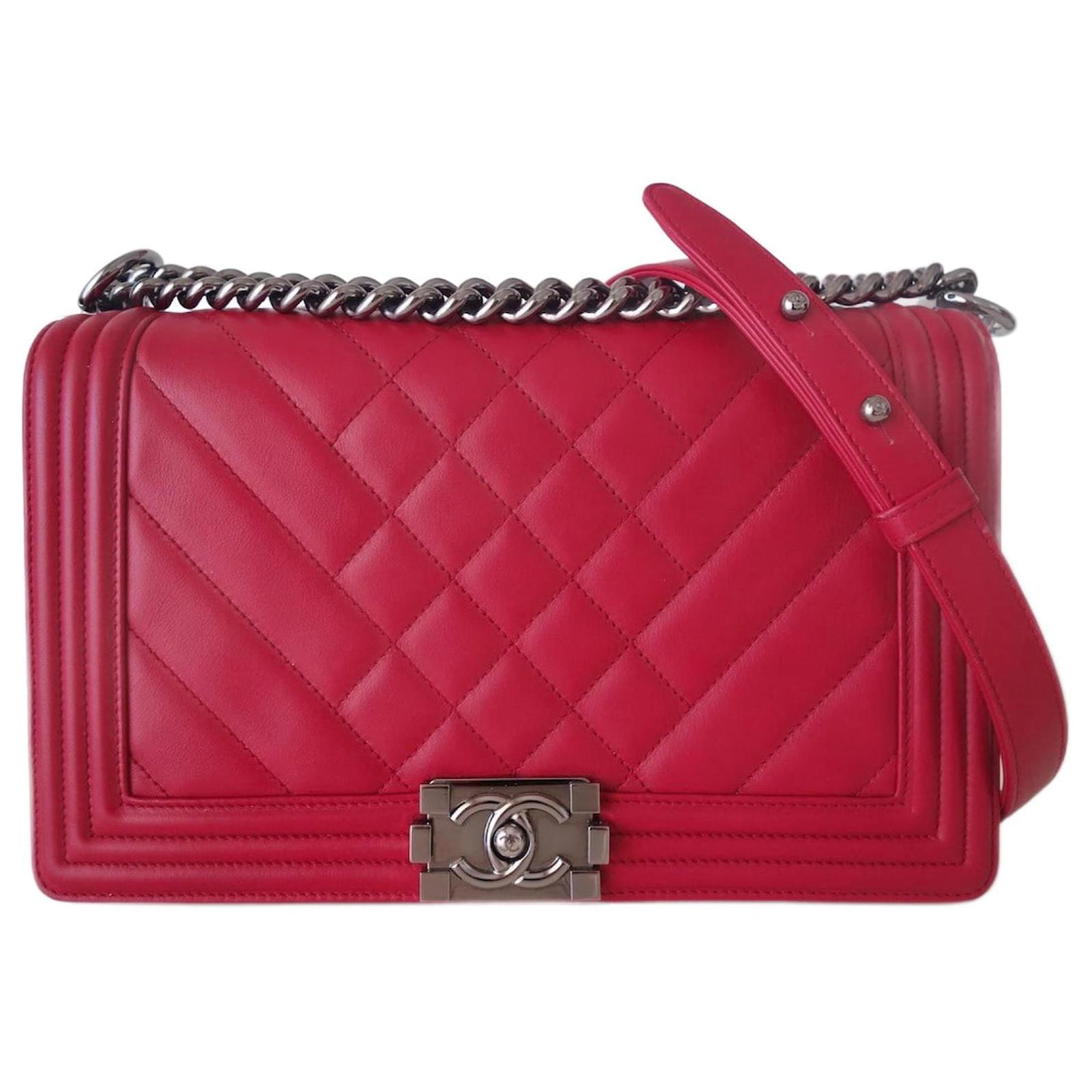 Chanel Boy red bag Ostrich leather ref.816556 - Joli Closet
