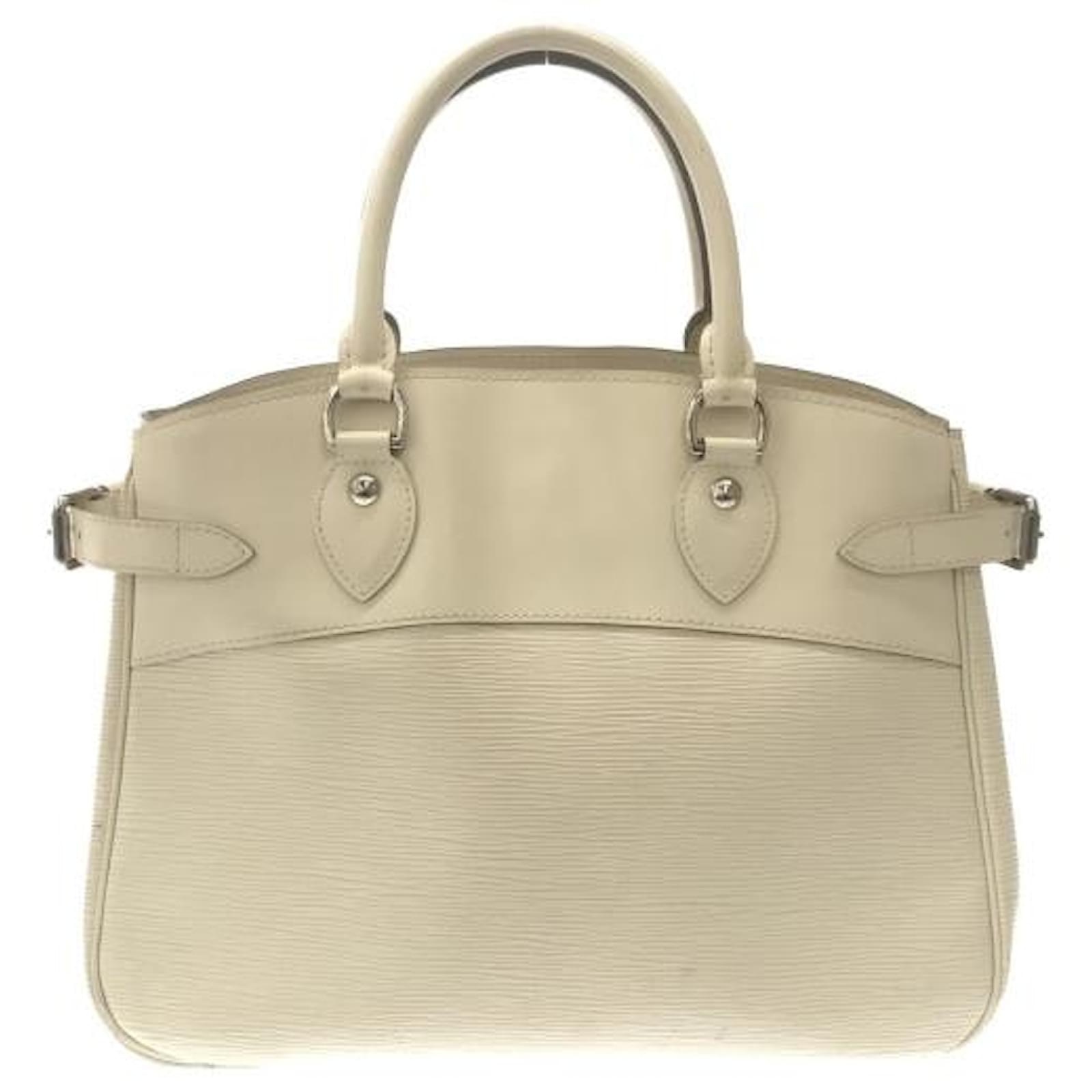 Louis Vuitton Passy Beige Leather ref.564944 - Joli Closet