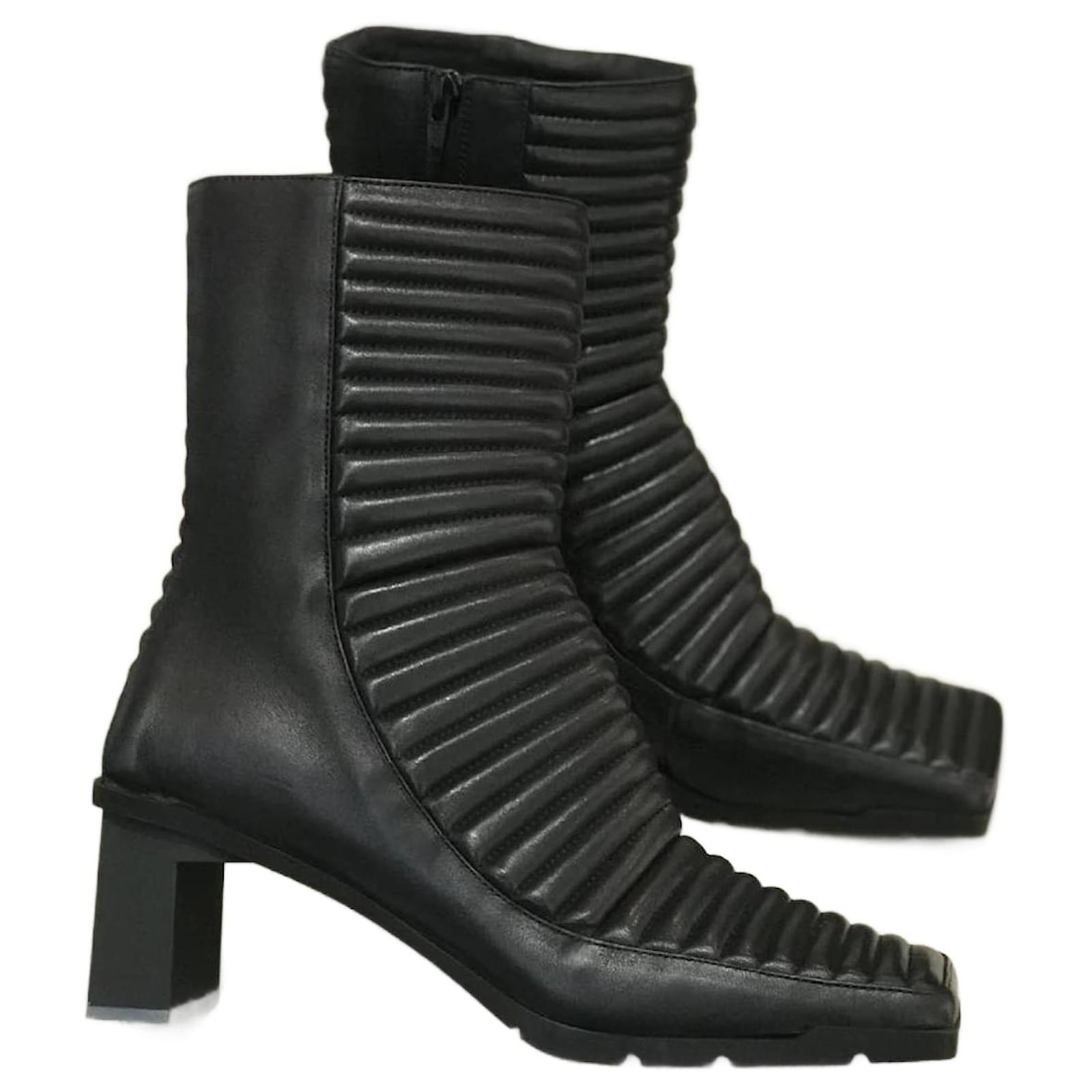 Balenciaga Balenciaga Mens Black Leather Ankle Boots  Stylemyle