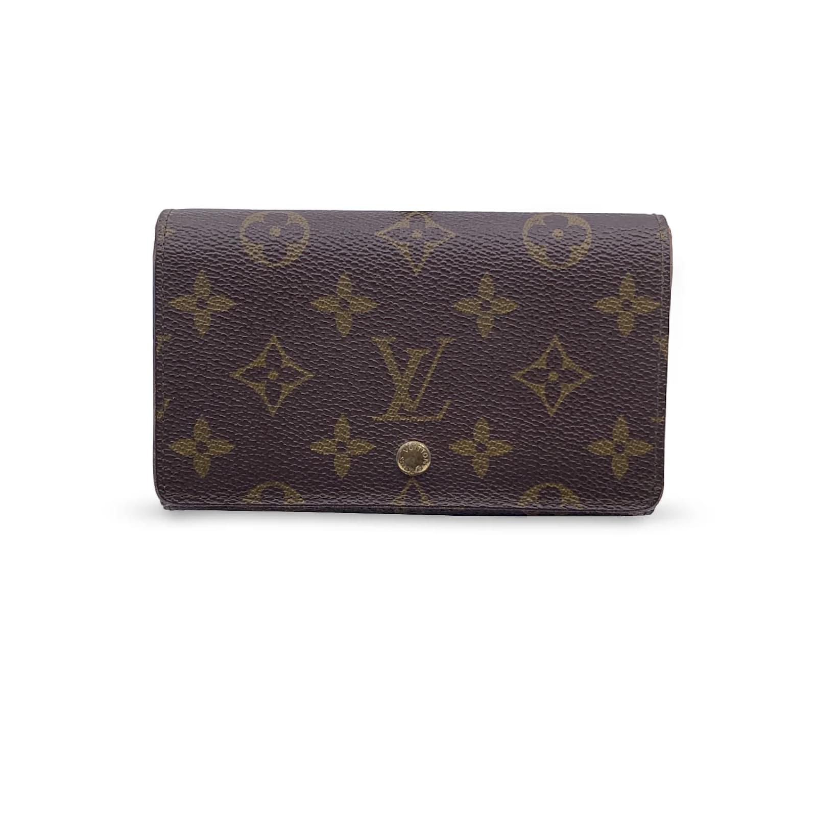 Louis Vuitton Monogram canvas checkbook holder. Brown Cloth ref