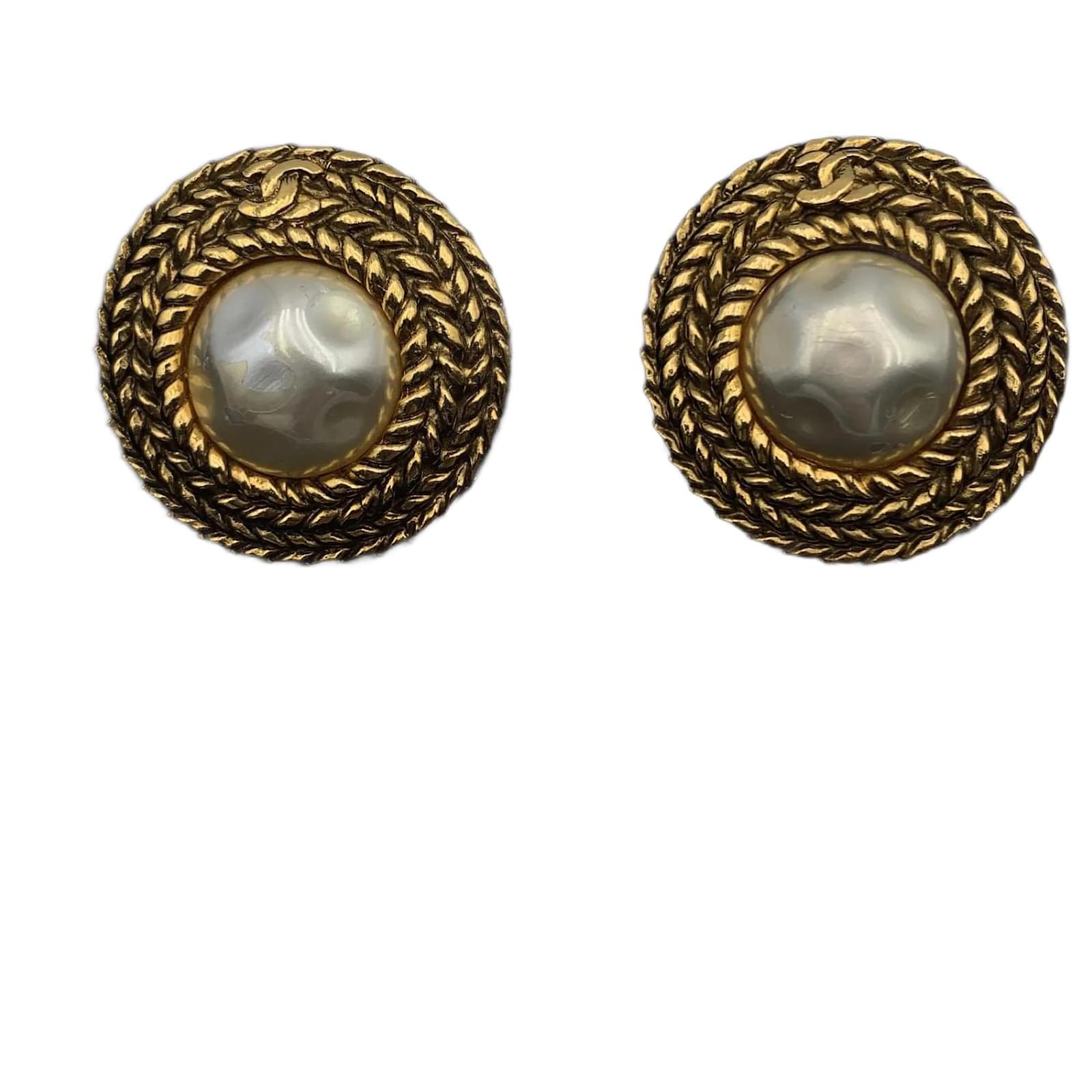 Chanel Vintage Gold Metal Faux Pearls Clip On Earrings Golden ref.823724 -  Joli Closet