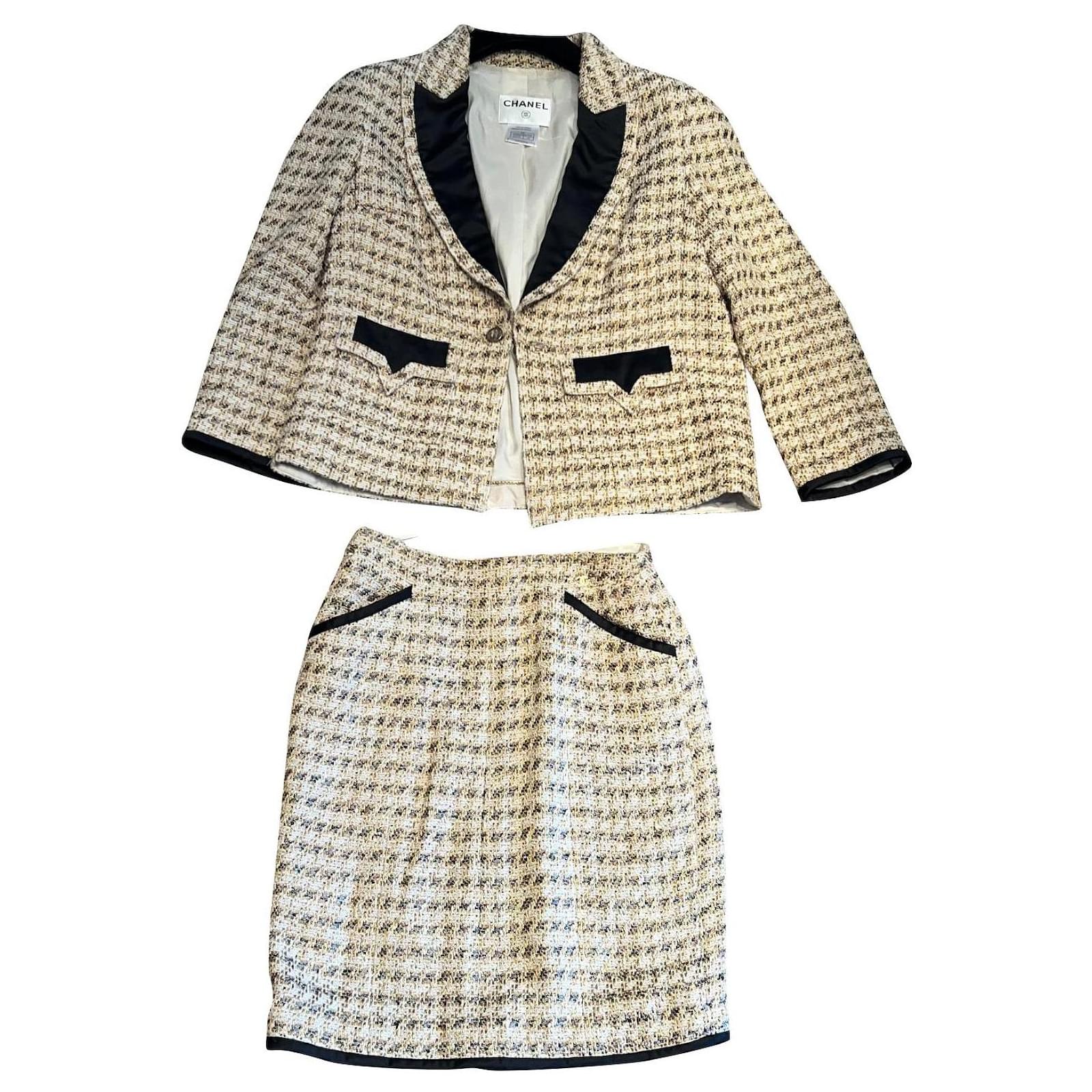 Chanel Skirt suit Black Golden Tweed Satin ref.828185 - Joli Closet