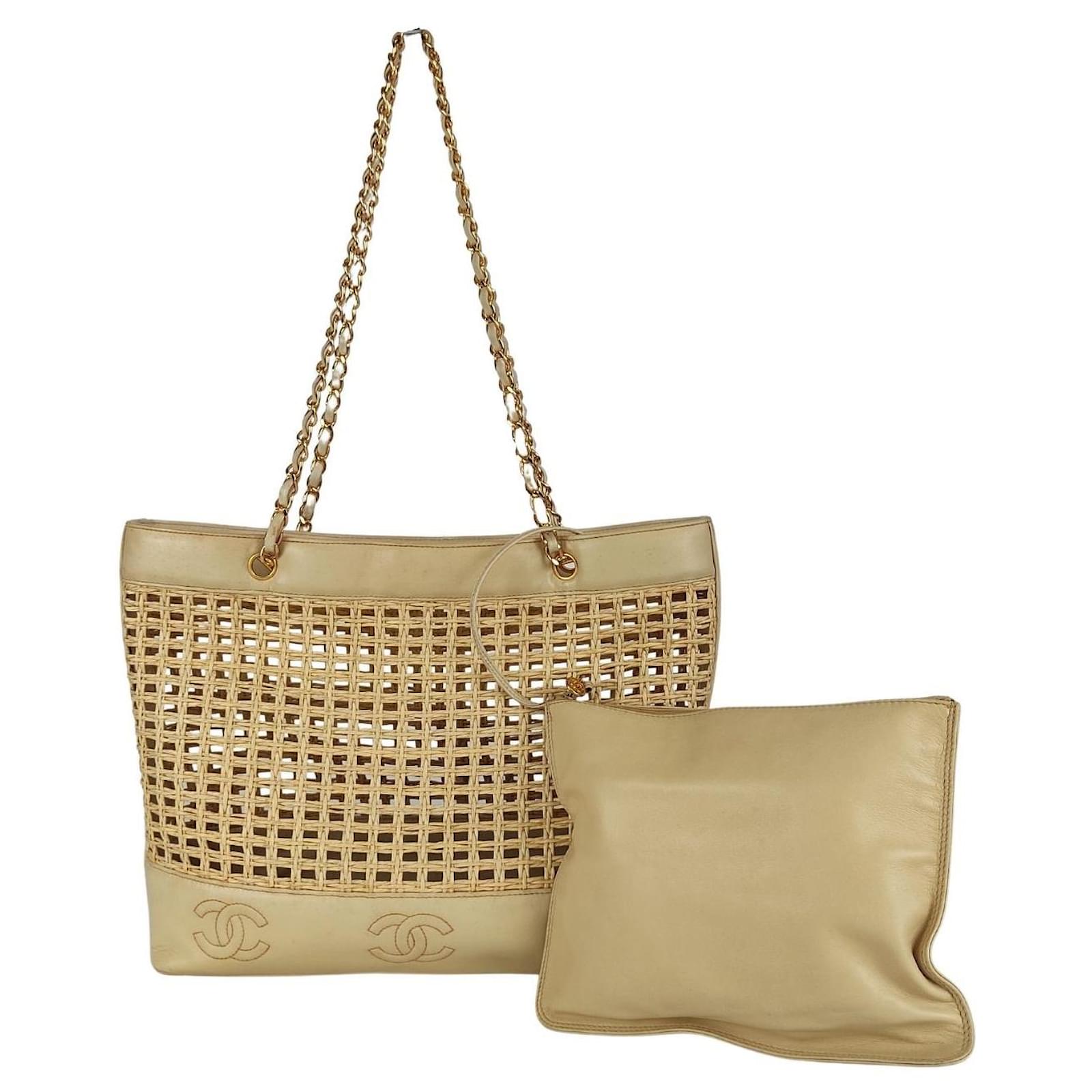 Chanel shoulder bag Tote in raffia and beige leather with clutch bag  ref.828204 - Joli Closet