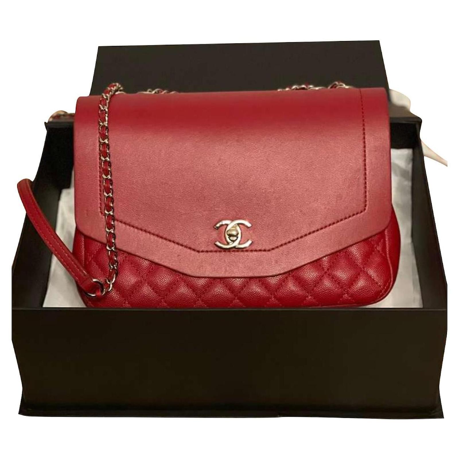 Chanel Timeless / Classique Medium Handle Bag Red Leather ref.829129 - Joli  Closet