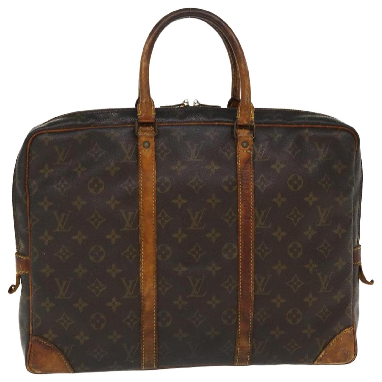 Louis Vuitton Porte Documents Voyage Black Taiga