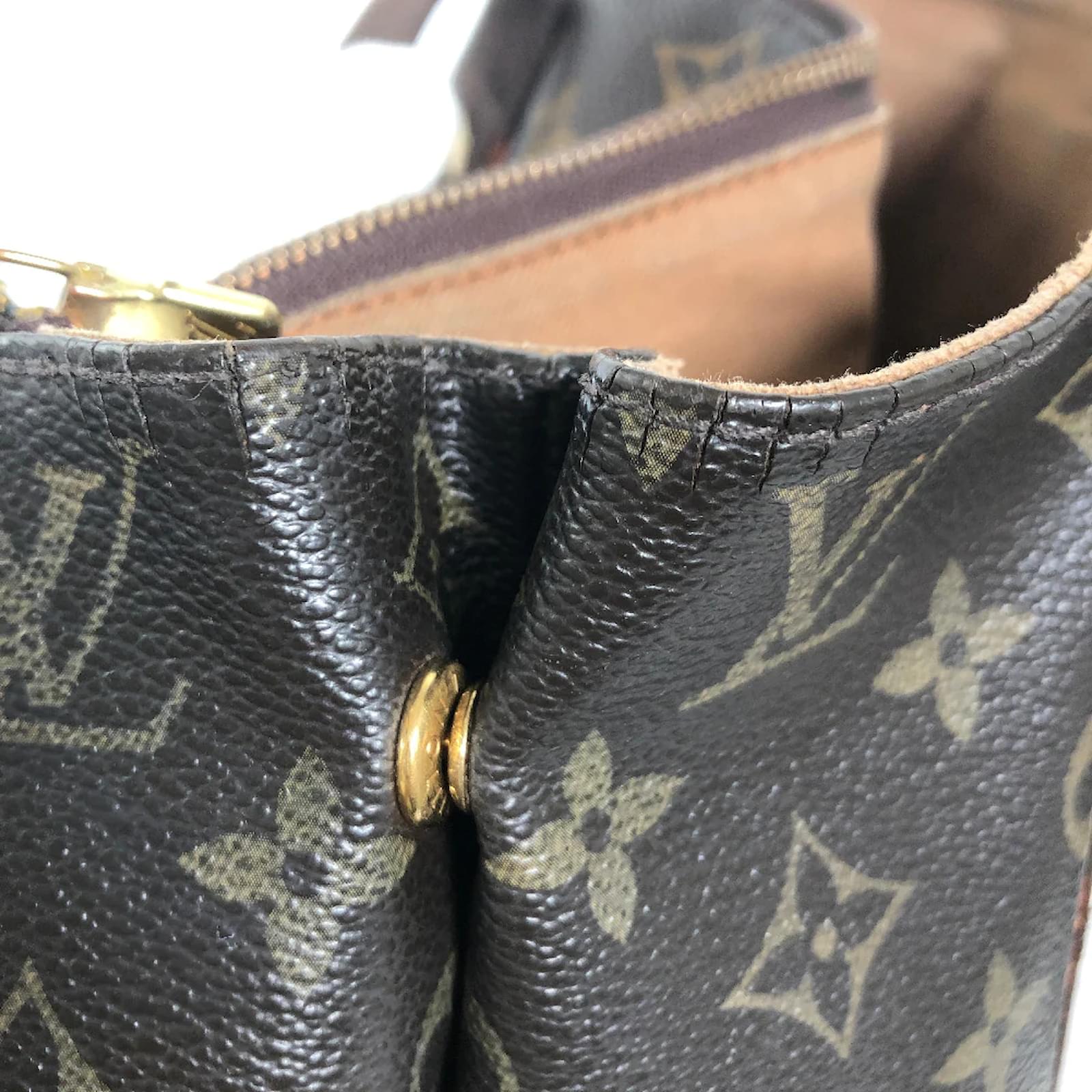 Louis Vuitton Beaubourg Cabas in Brown