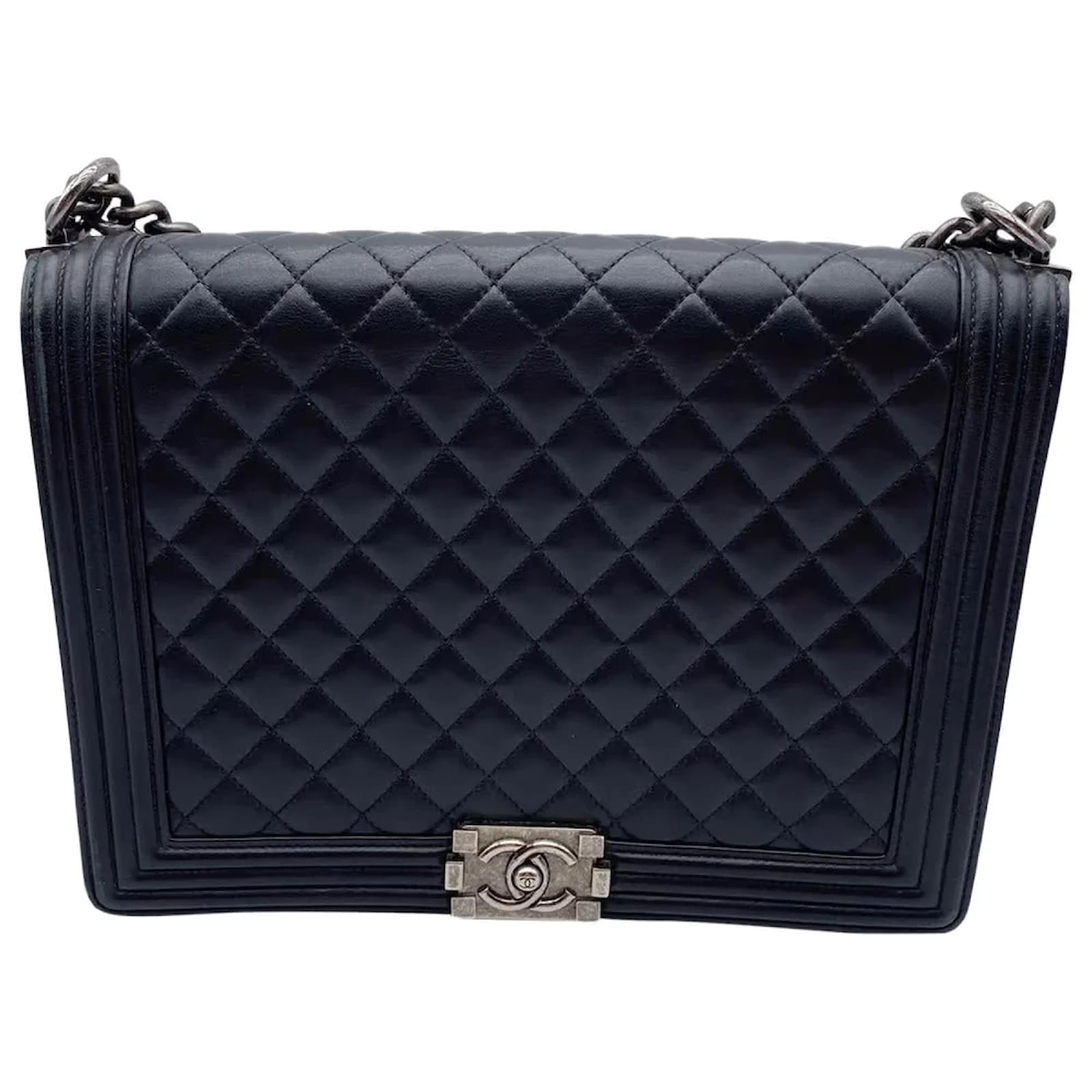 Boy CHANEL Handbags T. Leather Black ref.837431 - Joli Closet