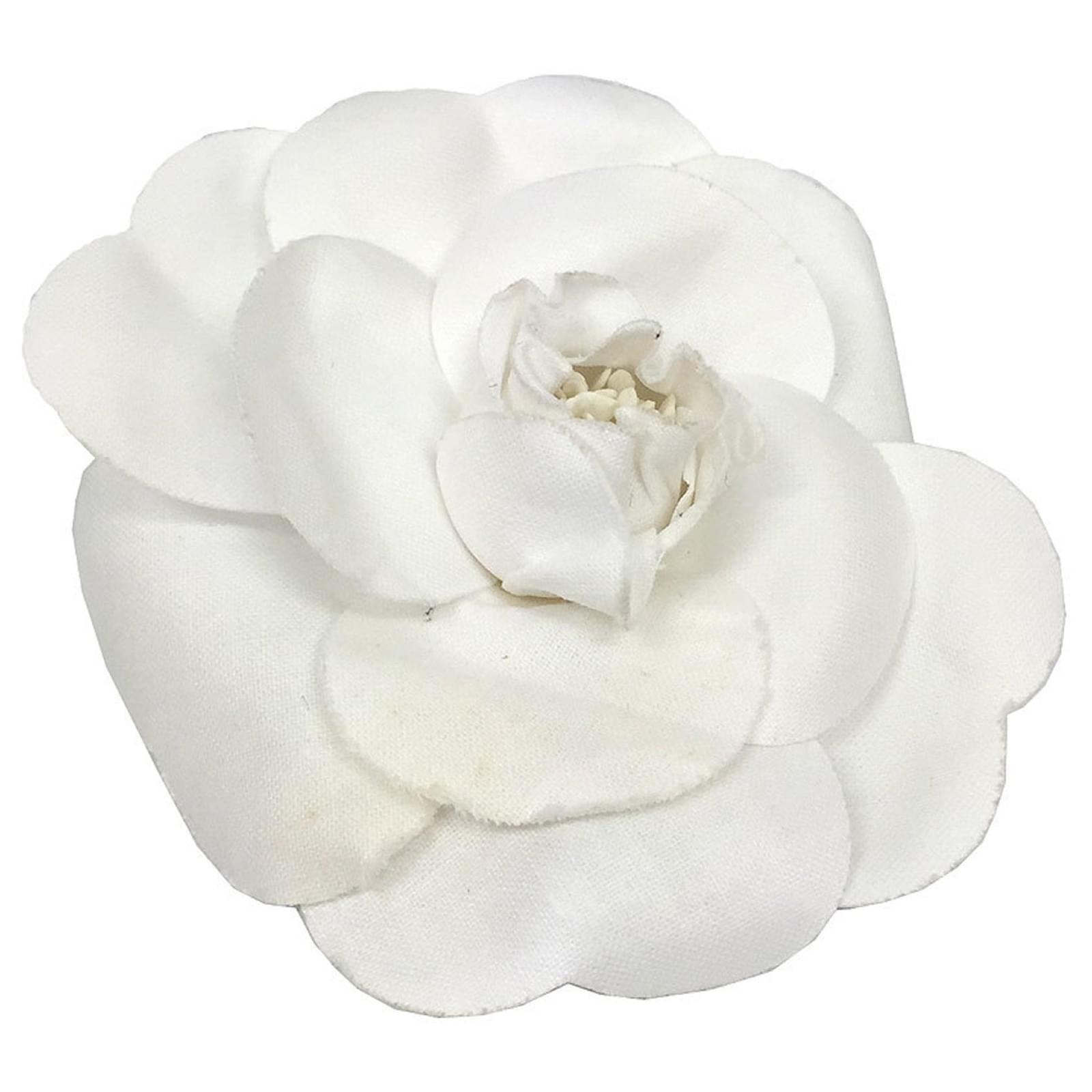 Chanel Camellia White Silk ref.839177 - Joli Closet
