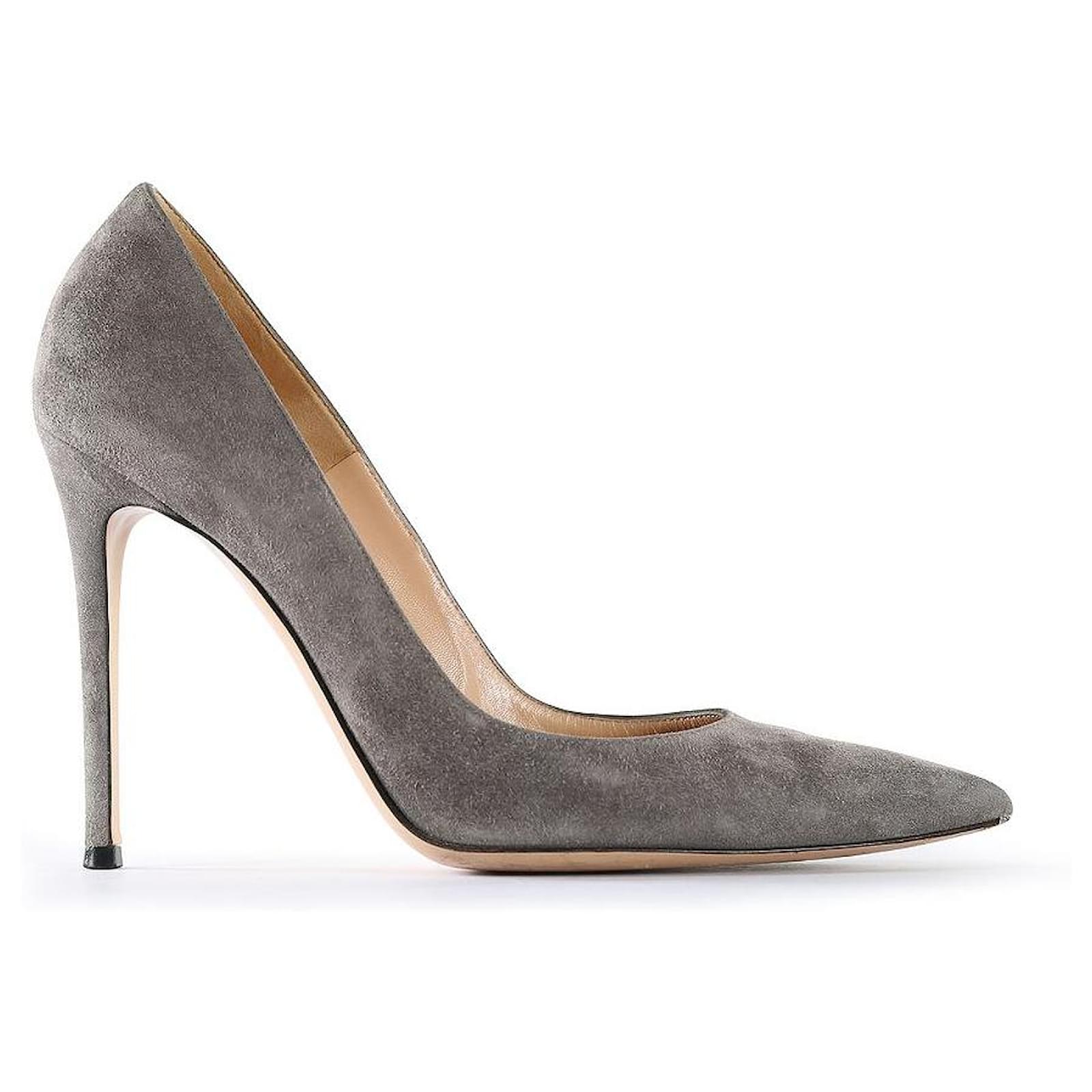 Gianvito Rossi Grey Suede Pointy Toe Pumps ref.839755 Joli Closet