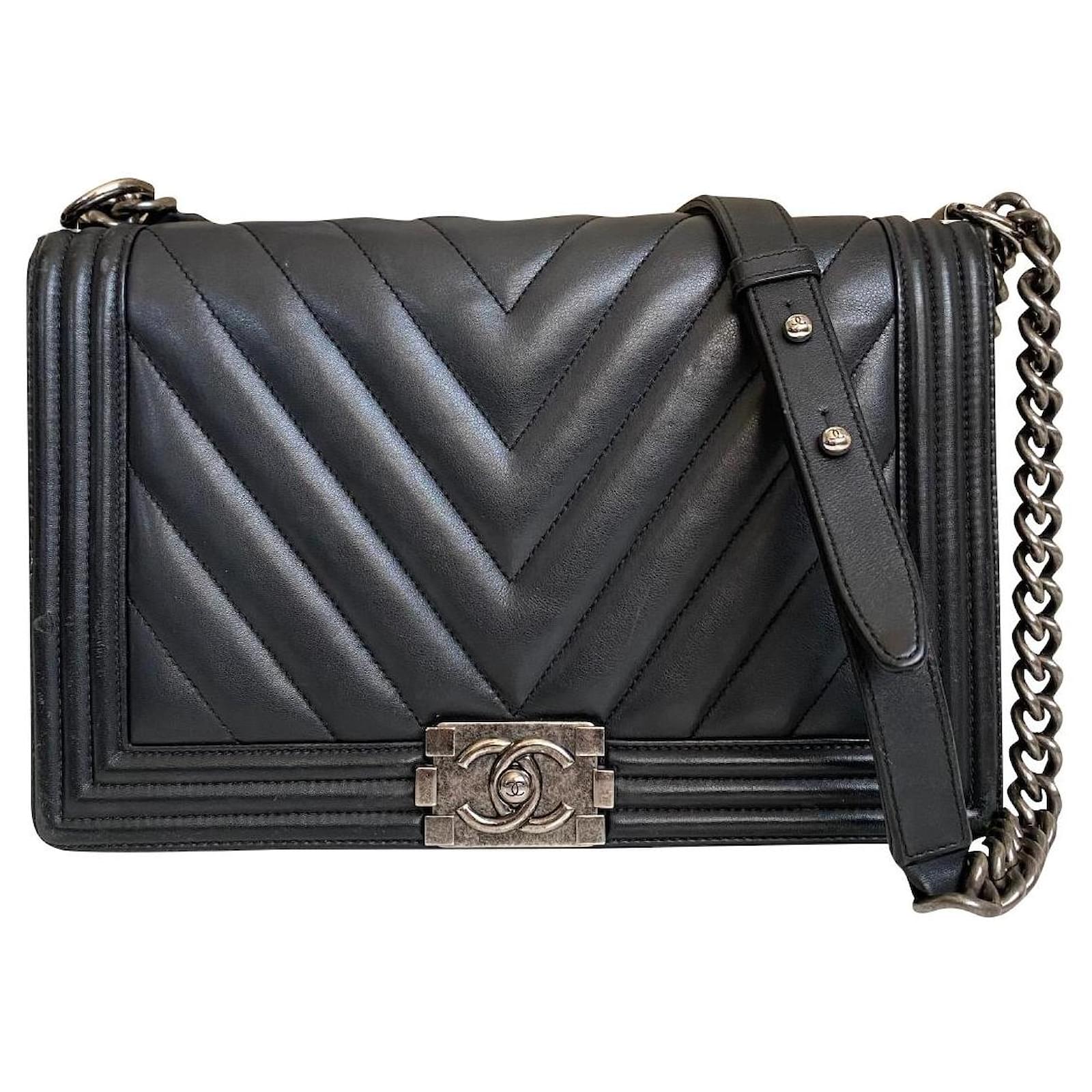Chanel Boy Large Bag Black Leather ref.843116 - Joli Closet