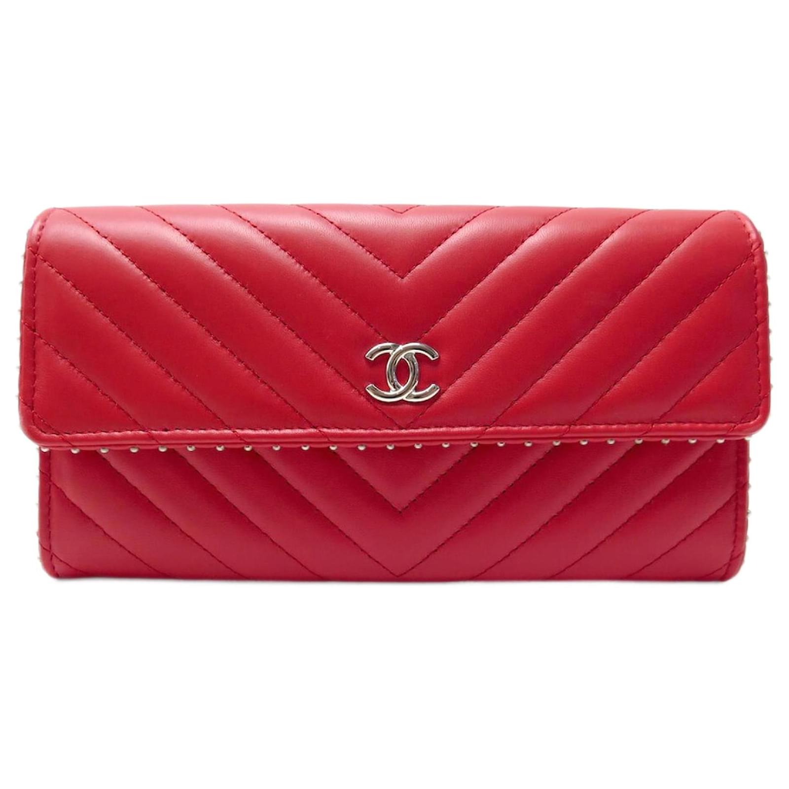 NEW CHANEL LOGO CC WALLET IN RED CHEVRON STUDDED LEATHER NEW