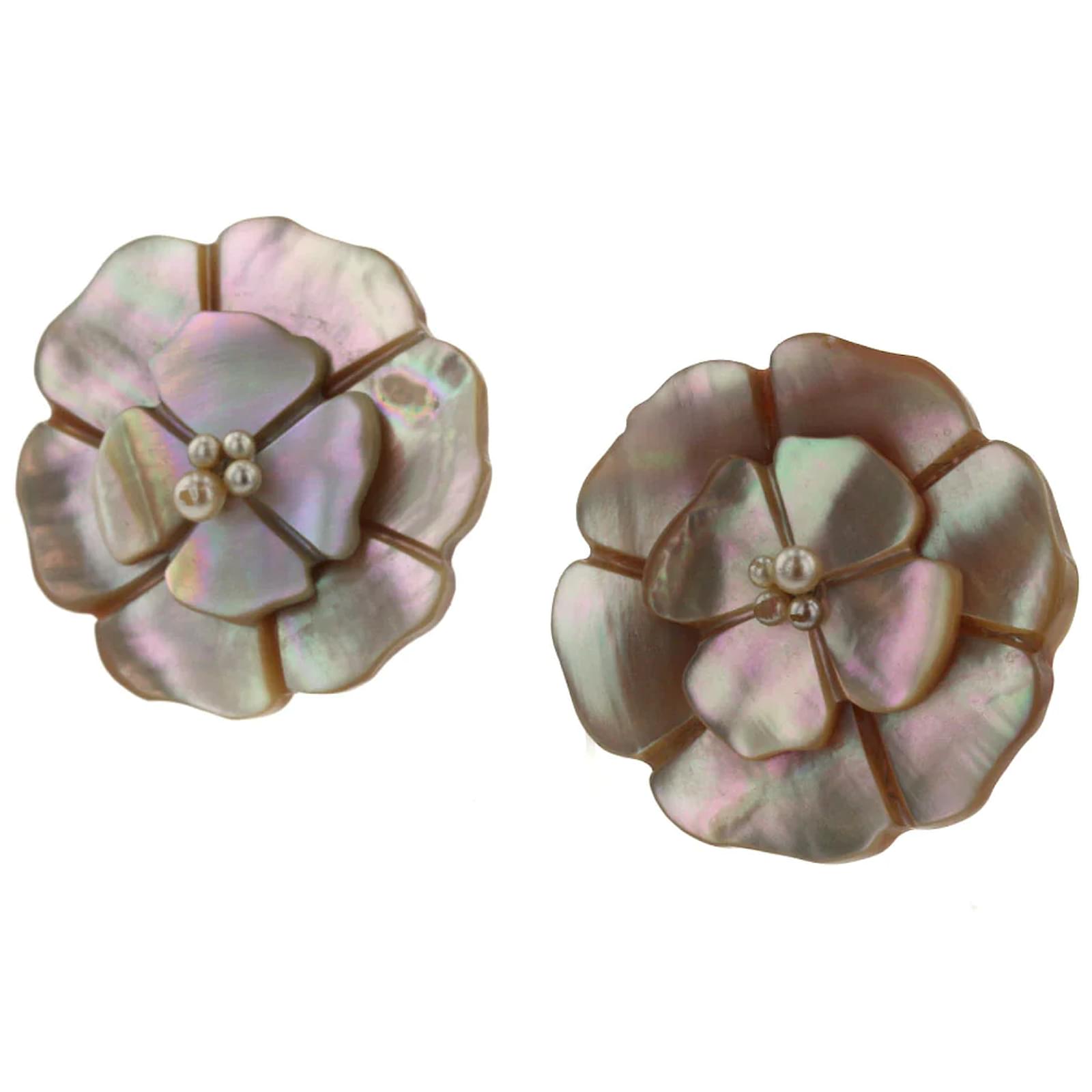 Chanel Shell Camellia Flower Earrings Pink ref.845123 - Joli Closet