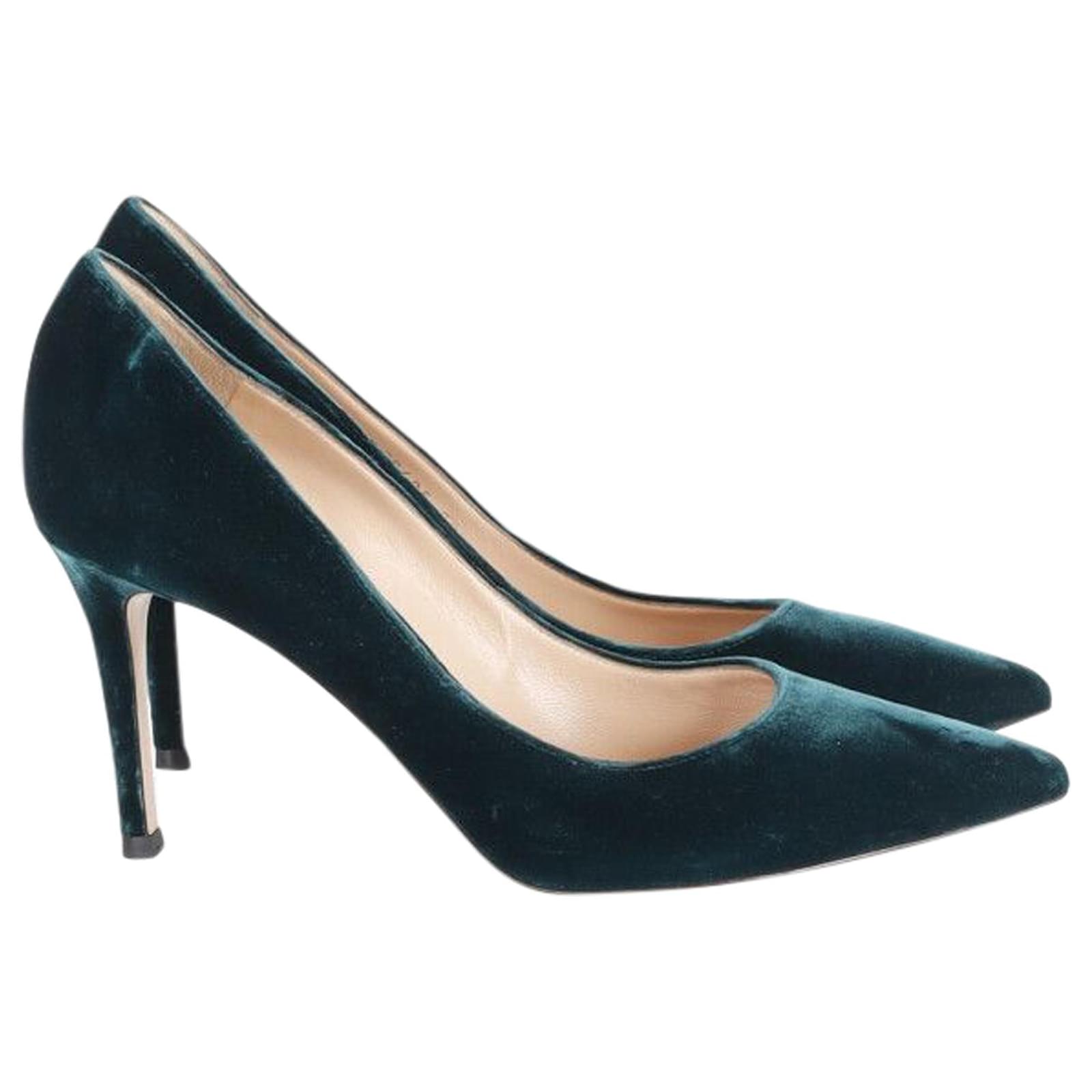 Dark green discount velvet pumps