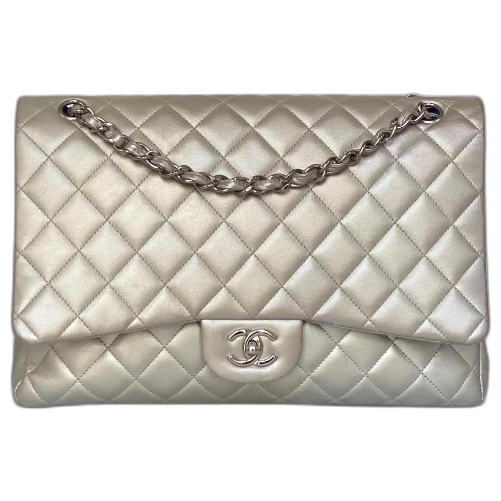 Timeless Chanel silver classic maxi Silvery Leather ref.846631