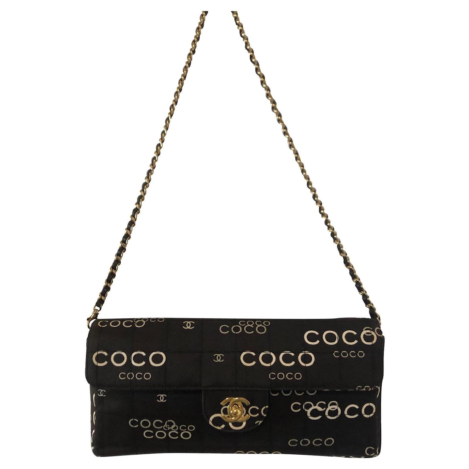 CHANEL Chocolate Bar Leather Handbag Beige