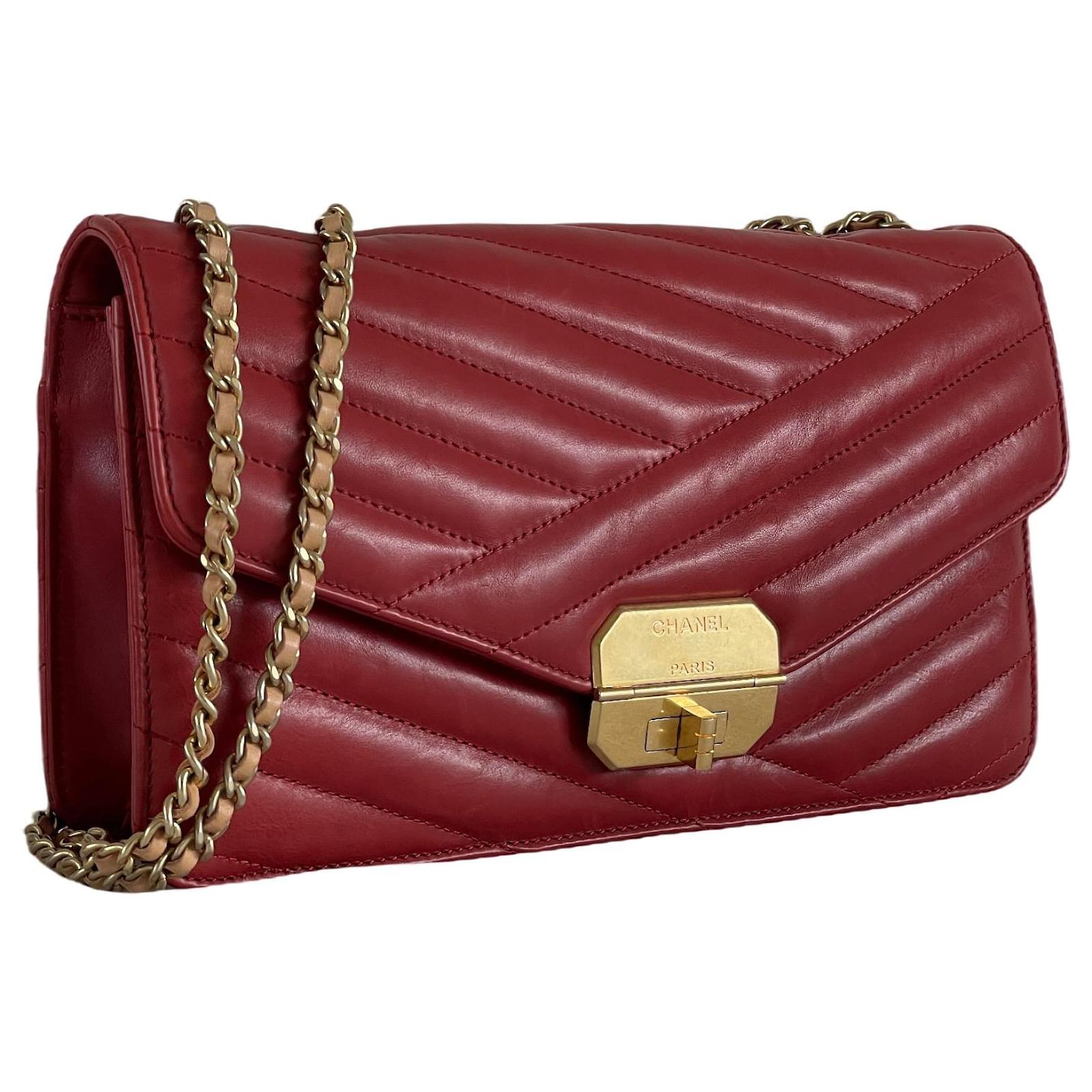 Chanel - Authenticated Gabrielle Handbag - Leather Red Plain for Women, Good Condition