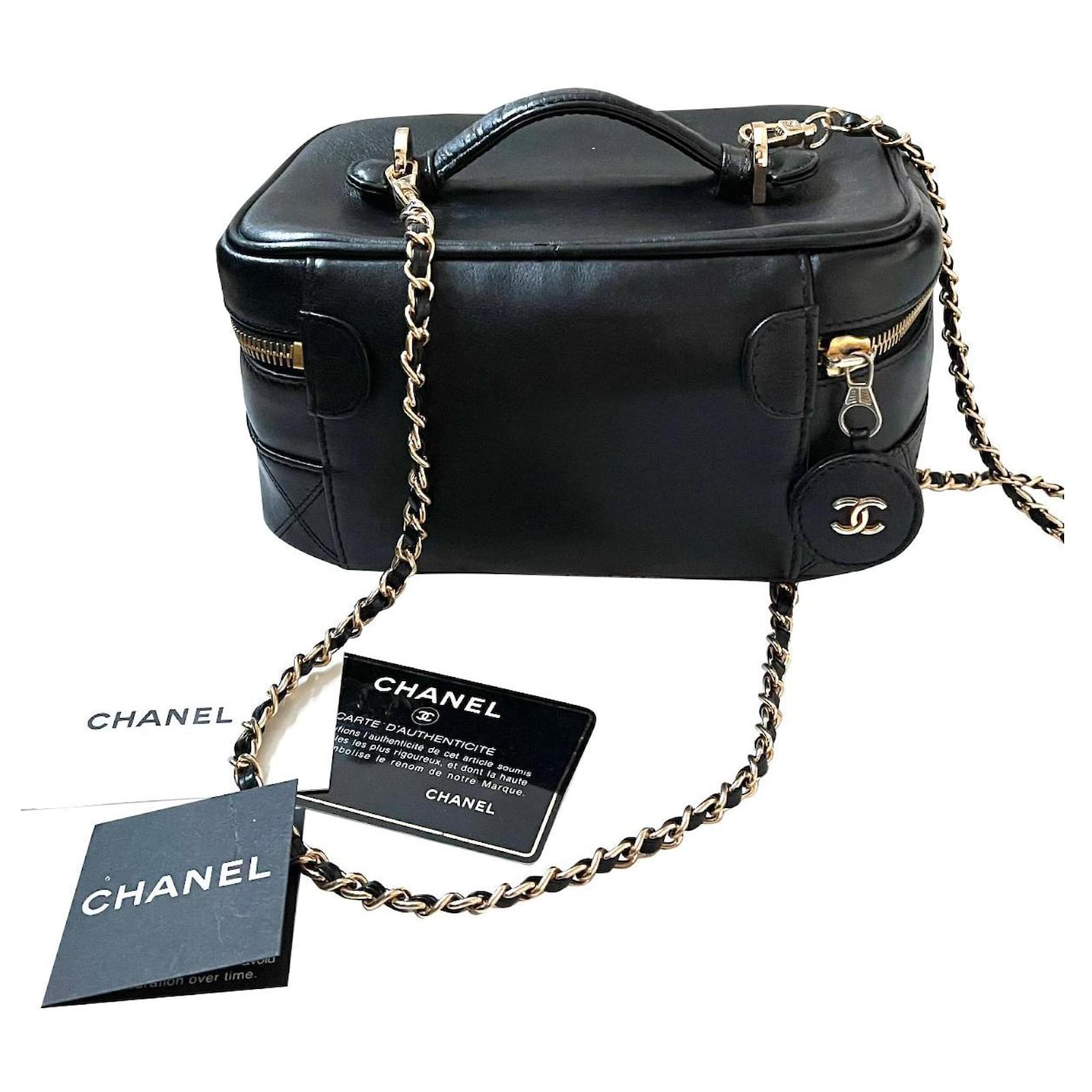 Chanel VANITY CASE Black Leather ref.854340 - Joli Closet