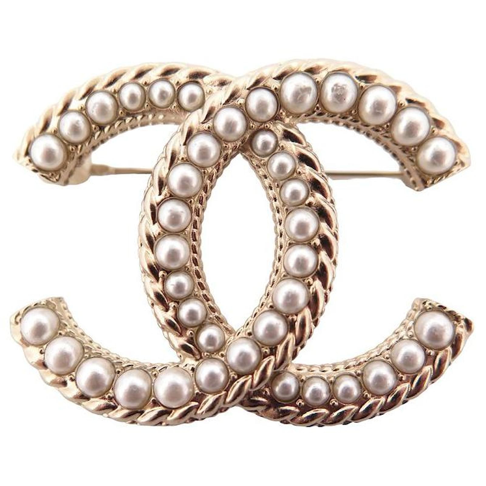 Other jewelry CHANEL LOGO CC AND PEARL BROOCH 2022 GOLDEN PEARLS BROOCH  Metal ref.854975 - Joli Closet