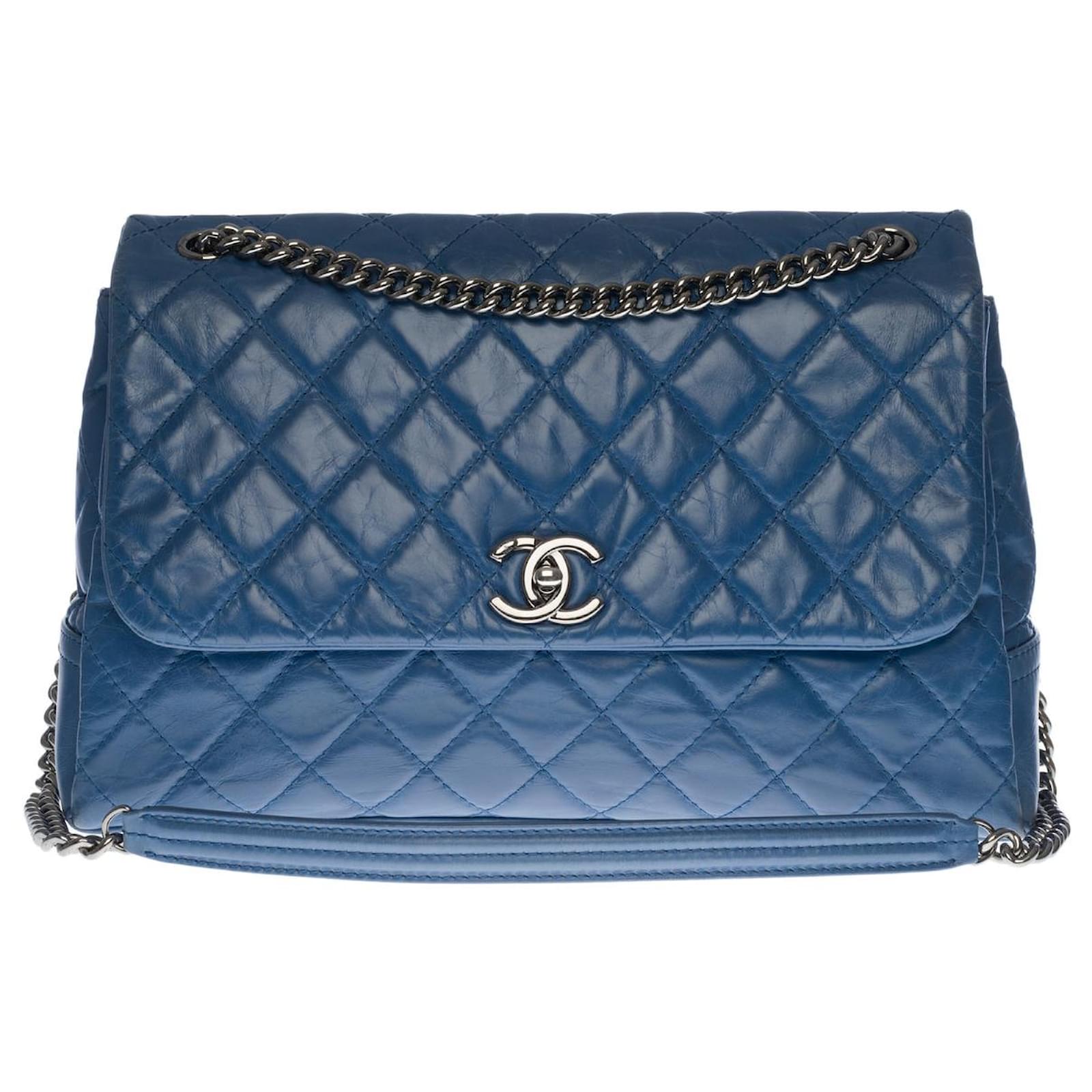 Handbags Chanel Sac Chanel Timeless/Classic in Blue Leather - 100093