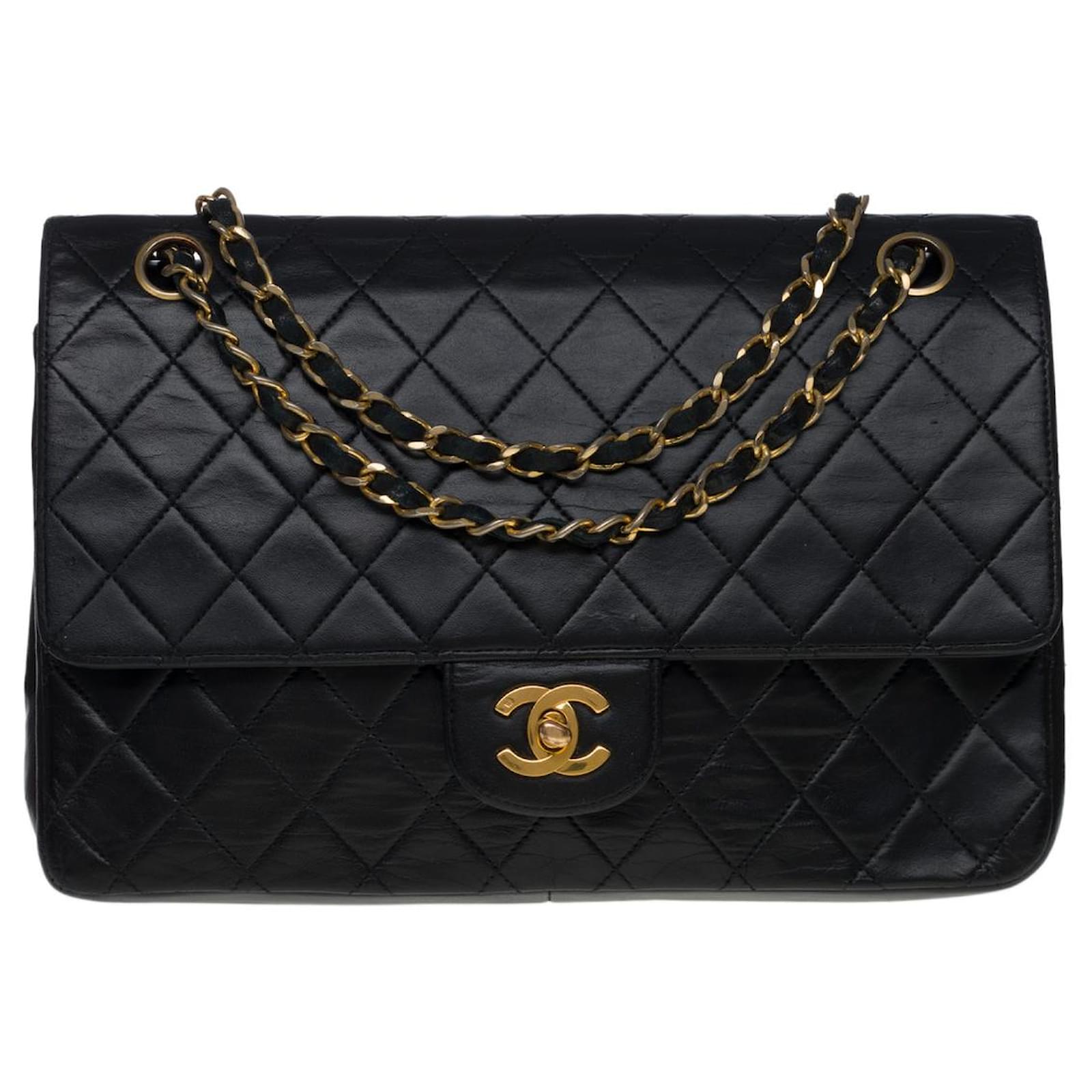 Handbags Chanel Chanel Timeless Shoulder bag/CLASSIC Lined Flap in Black Quilted Lamb LEATHER-100584