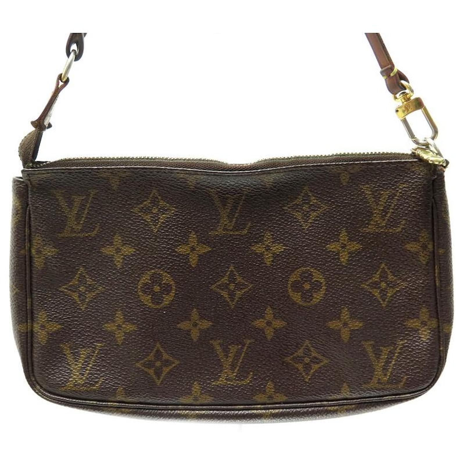 Louis Vuitton Bolso tipo pochette de lona con monograma Accesorios