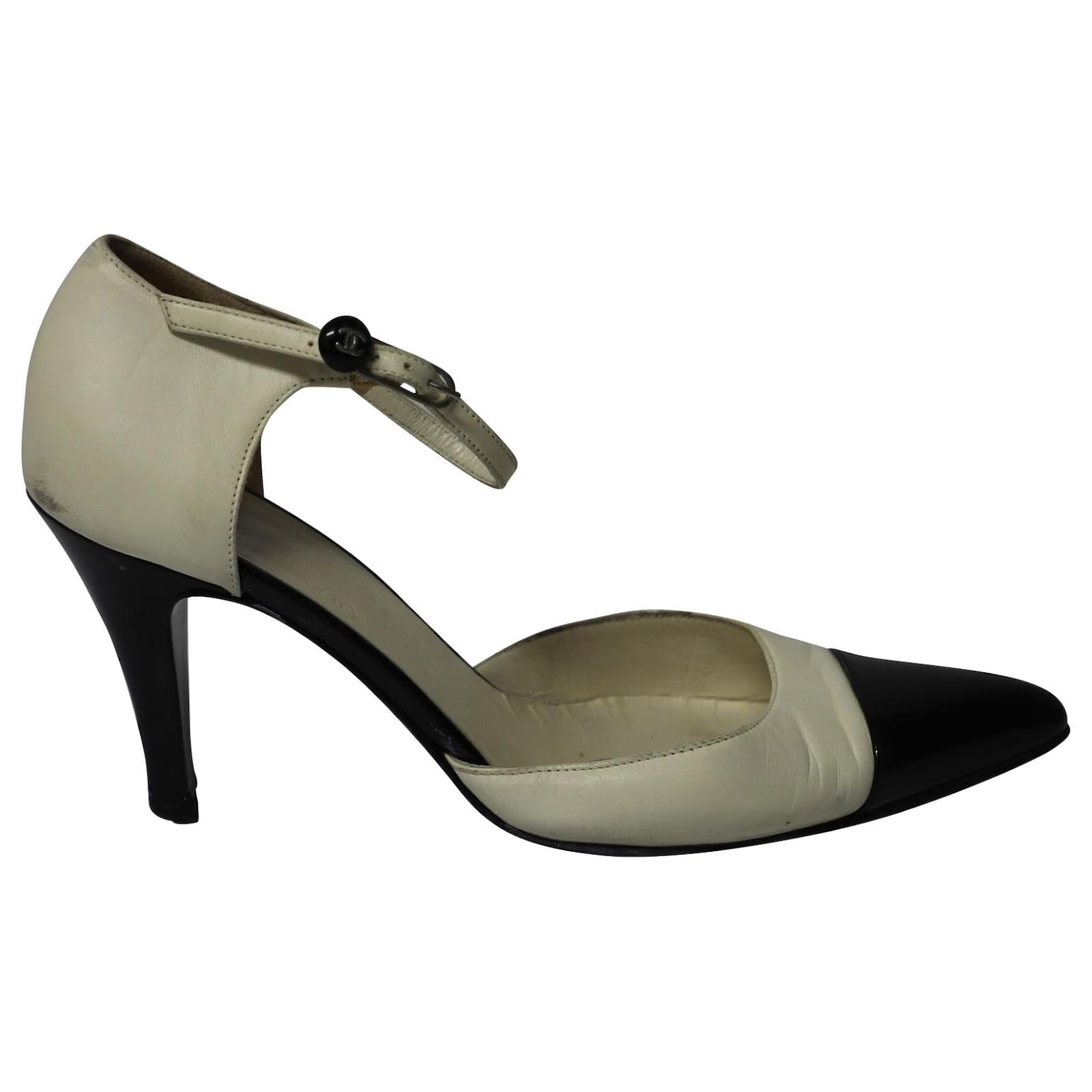 Timeless Chanel Ankle Strap Sandals in Beige Leather White ref.862286 -  Joli Closet