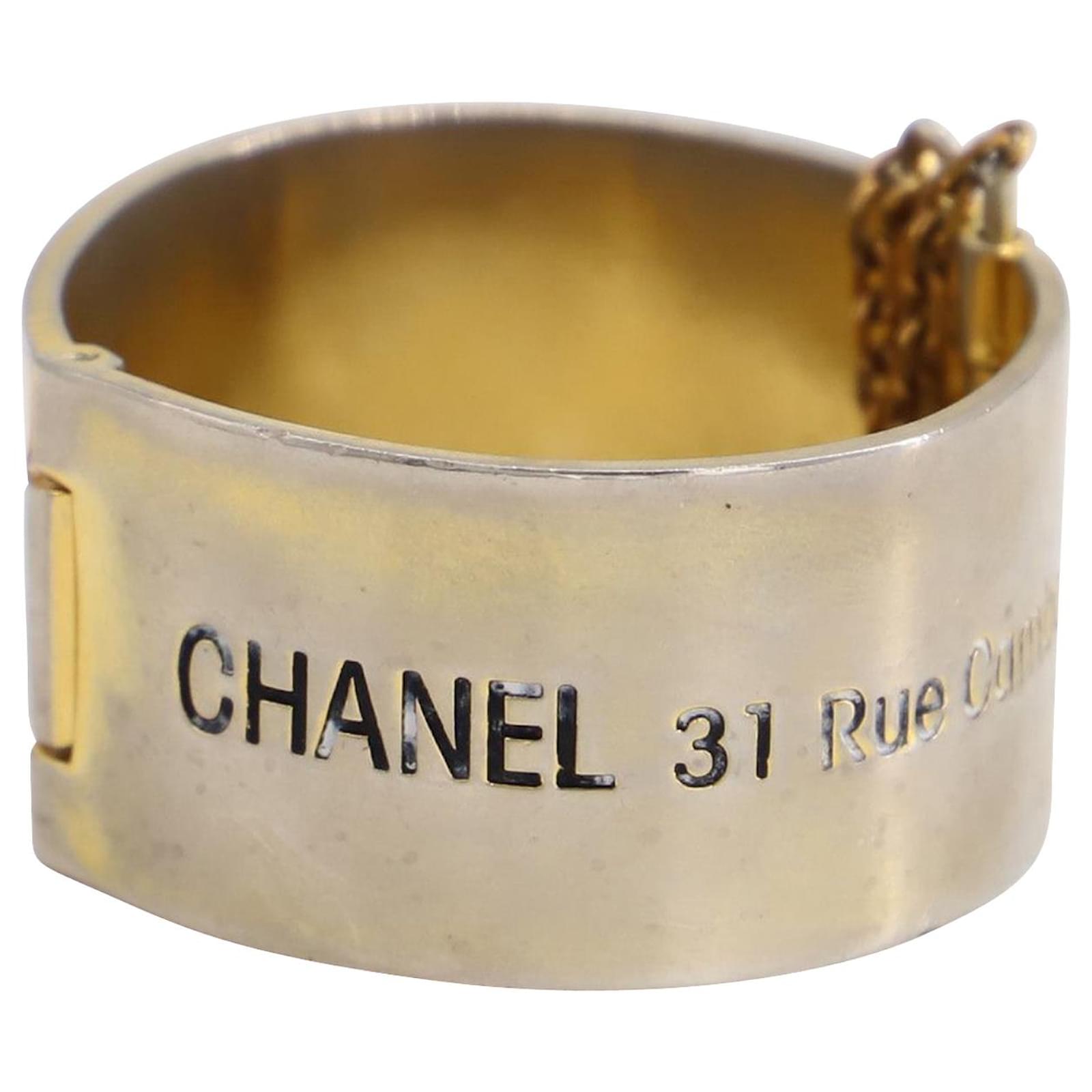 Bracelet Fantaisie Vintage en Métal Doré - Accessoire Rétro pour