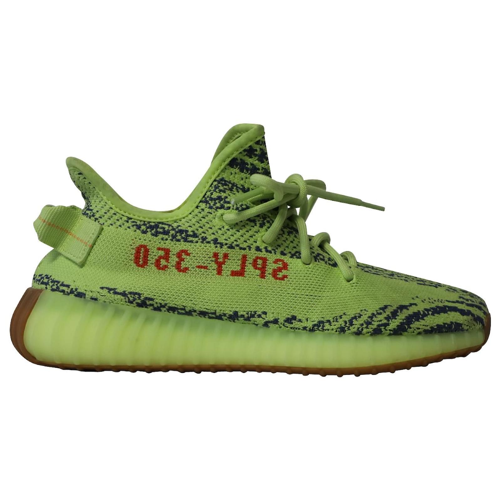 Yeezy Boost 350 V2 semi Frozen Sneakers in Green