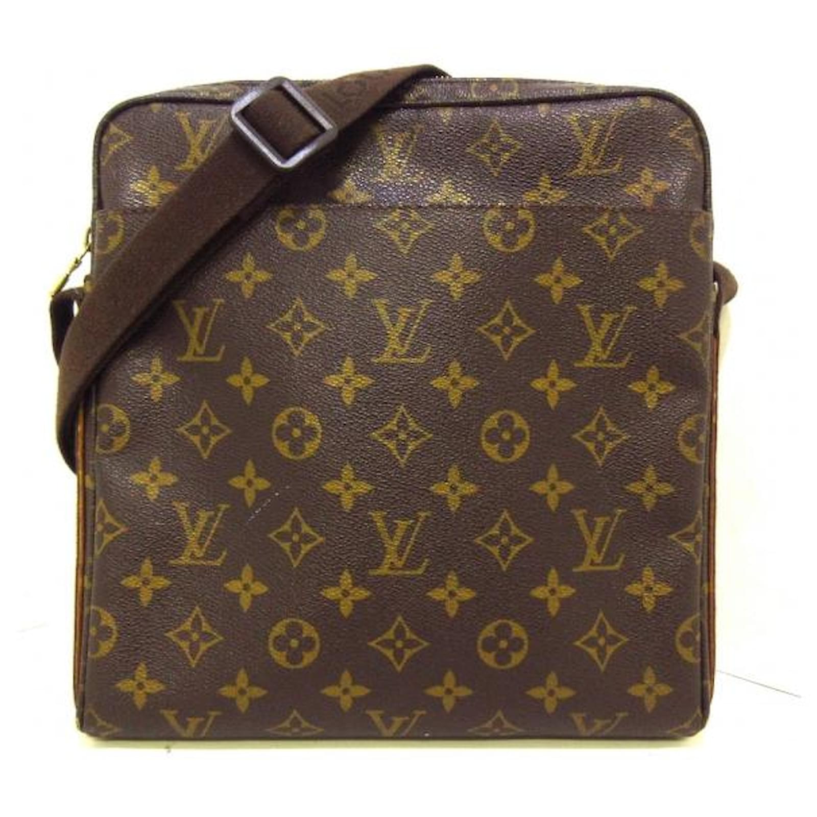 Louis Vuitton Monogram Canvas Trotteur Beauborg Messenger Bag