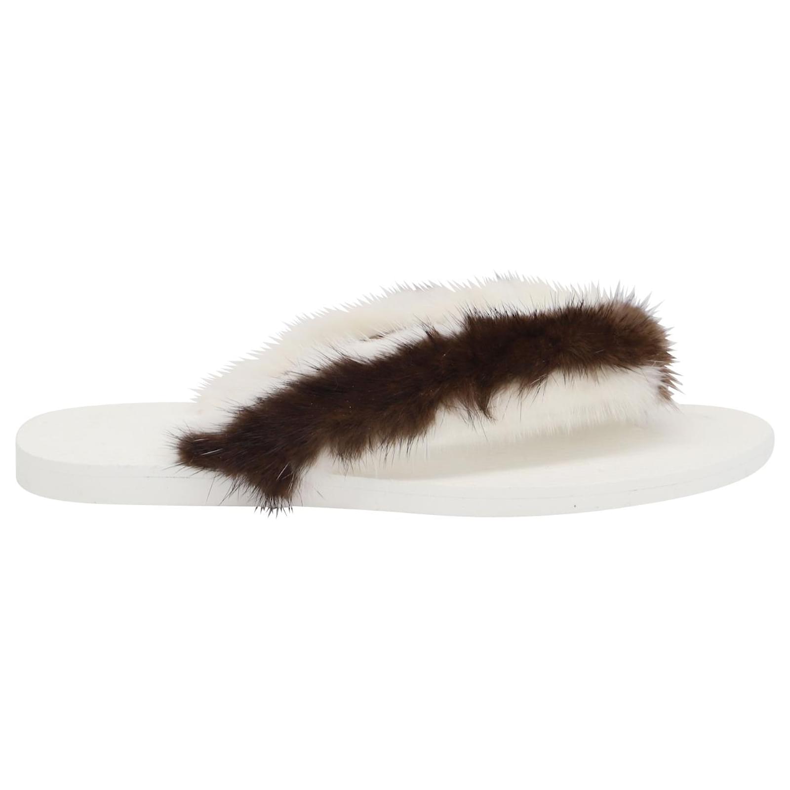 Infradito in Visone Valentino Garavani in Pelliccia Bianca Bianco