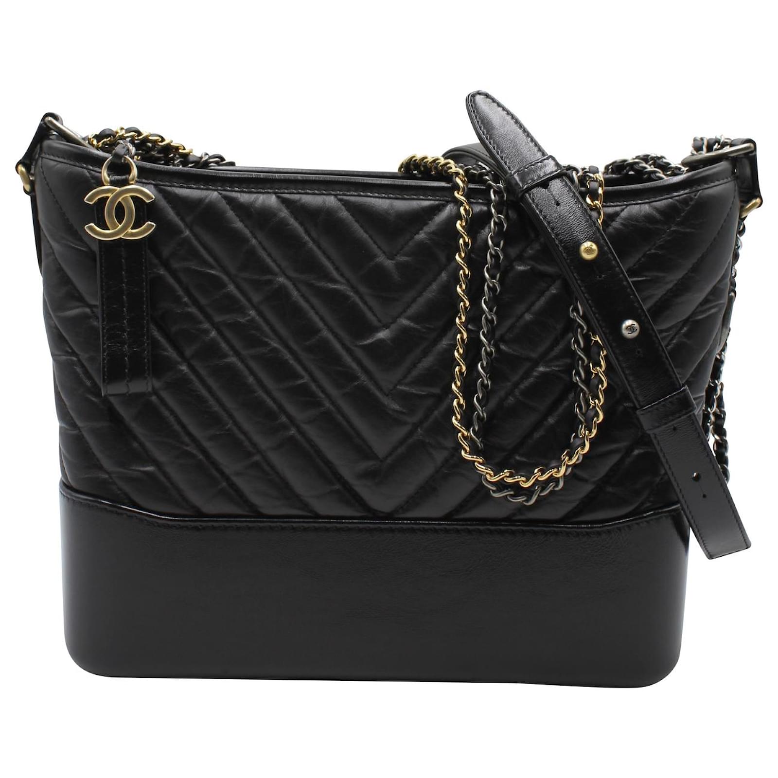 Chanel Gabrielle Chevron Shoulder Bag in Black Lambskin Leather ref.870039  - Joli Closet
