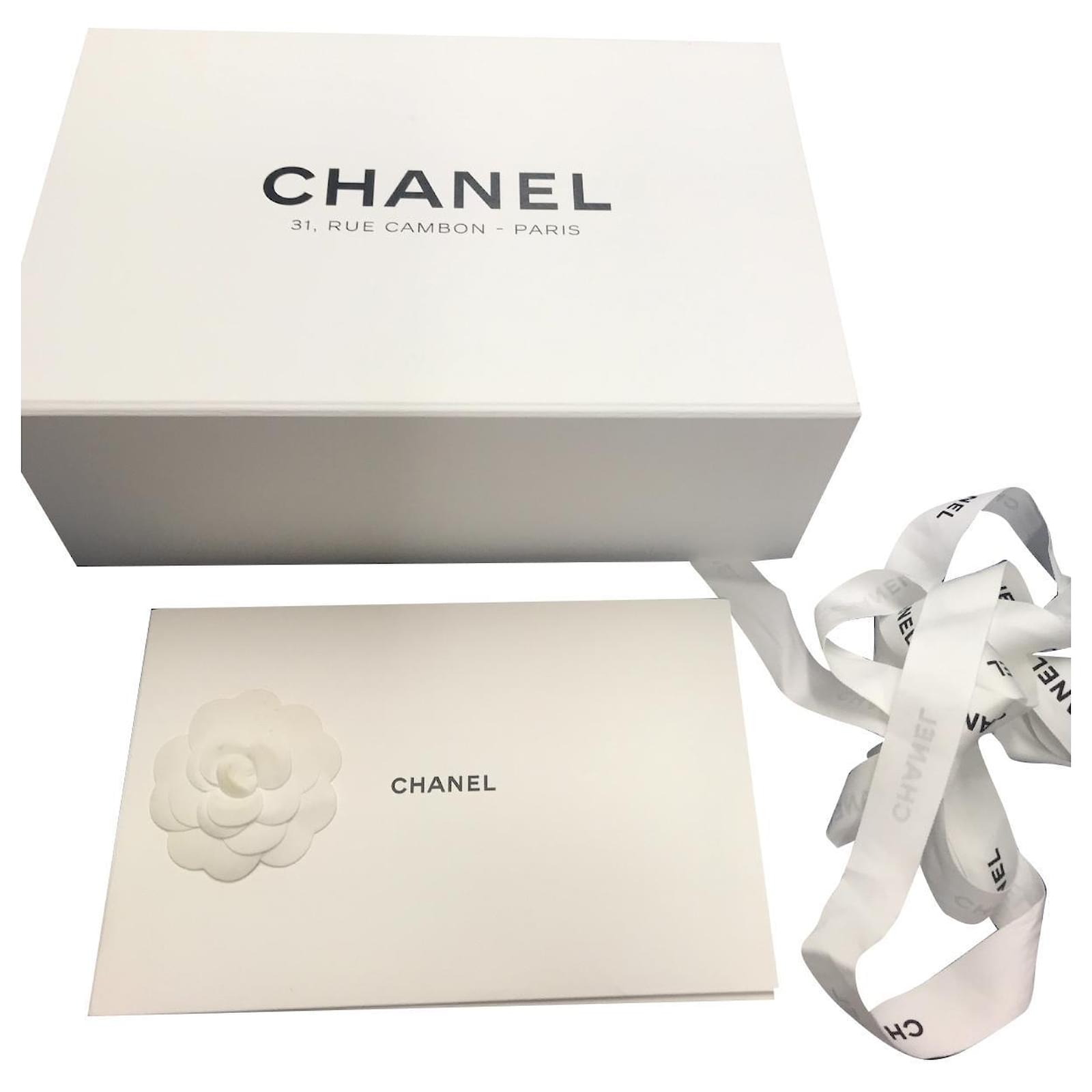 Chanel box for handbag White ref.870228 - Joli Closet