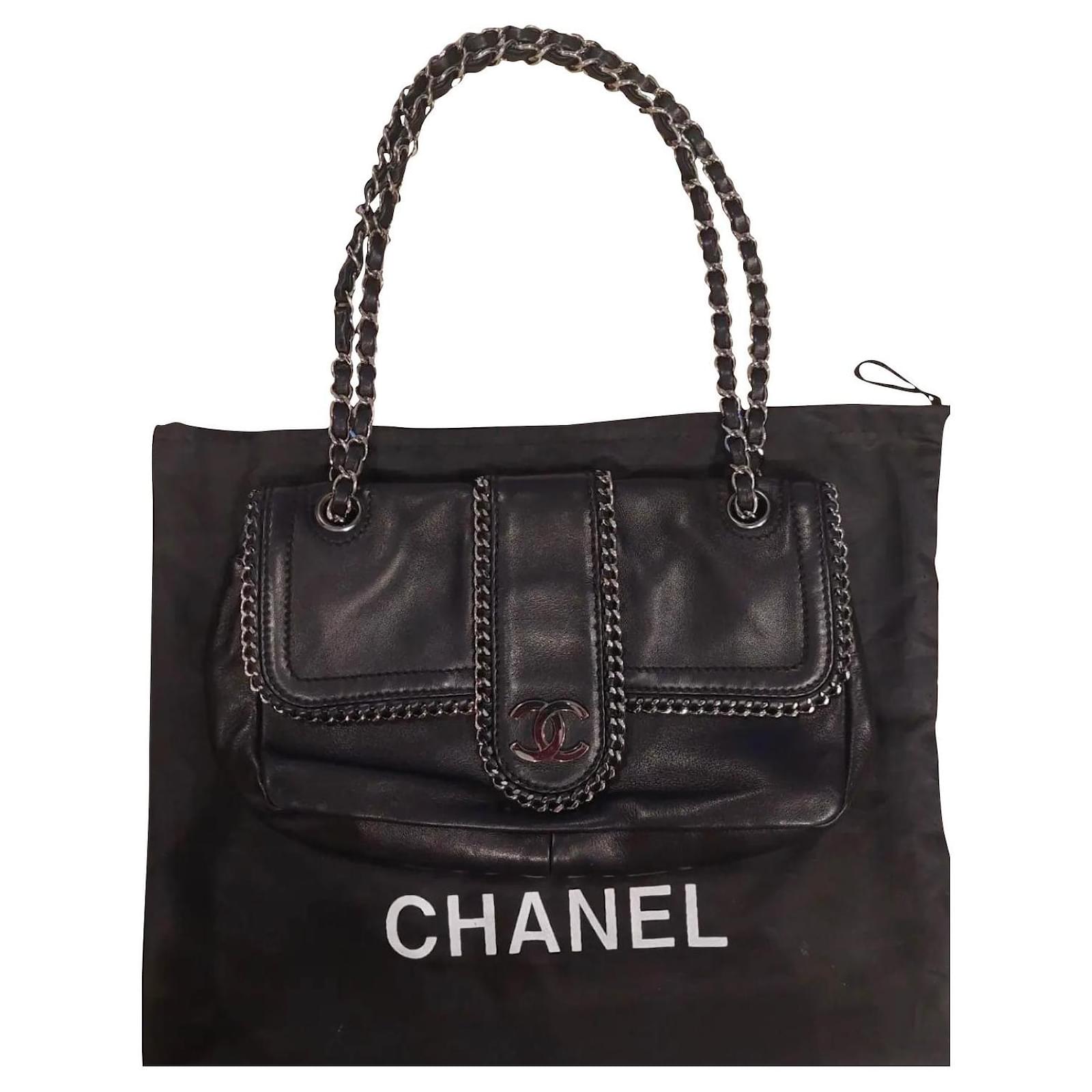Chanel Black Lambskin Leather Chain Me Madison Flap Bag. ref.873840 - Joli  Closet