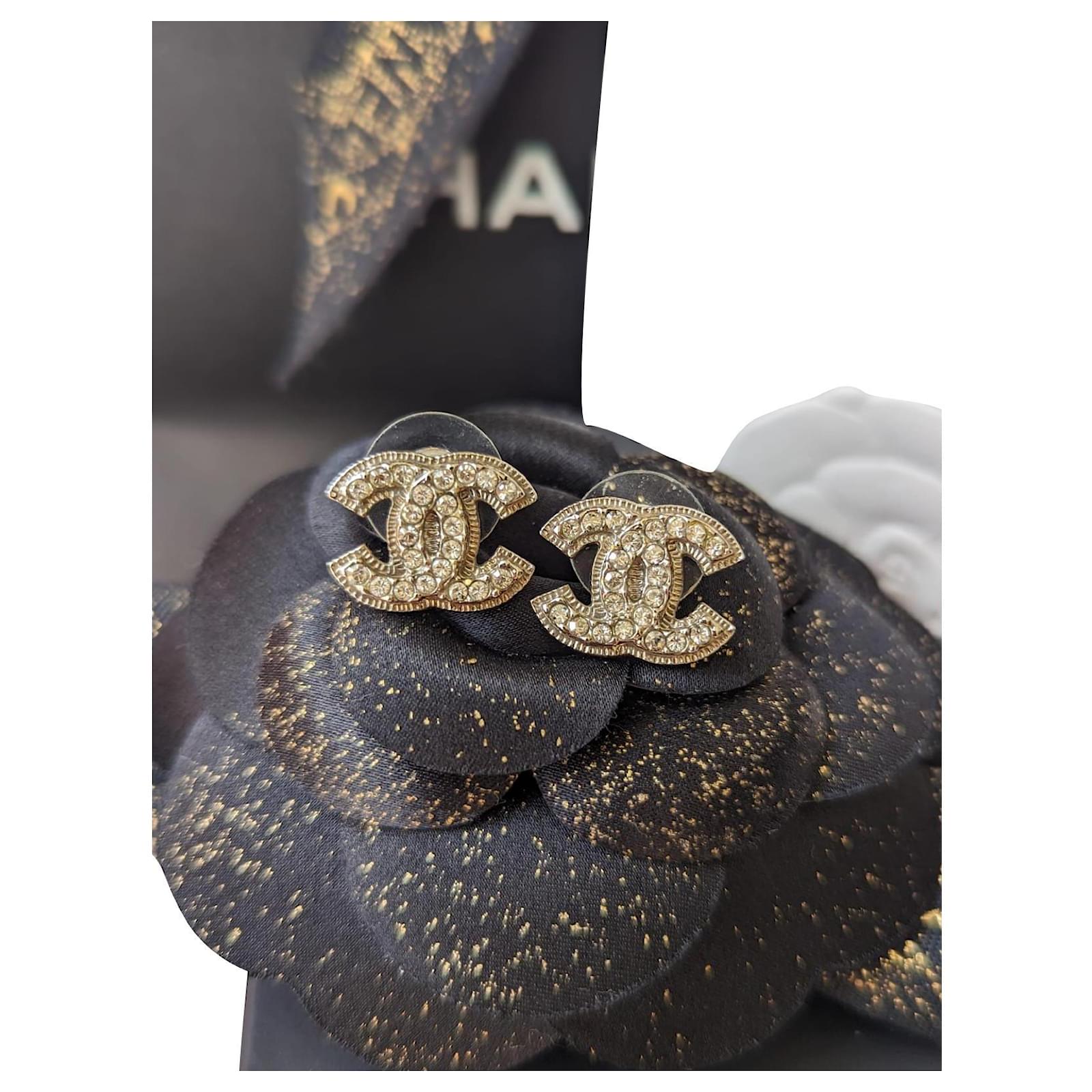 Chanel CC A13V Logo Earrings