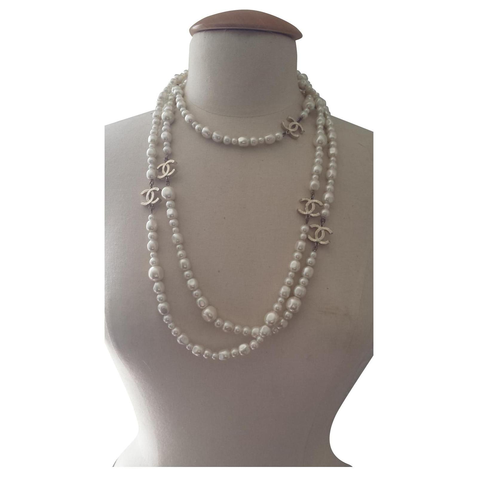 Chanel Maxi vintage necklace with baroque pearls Cream Glass ref