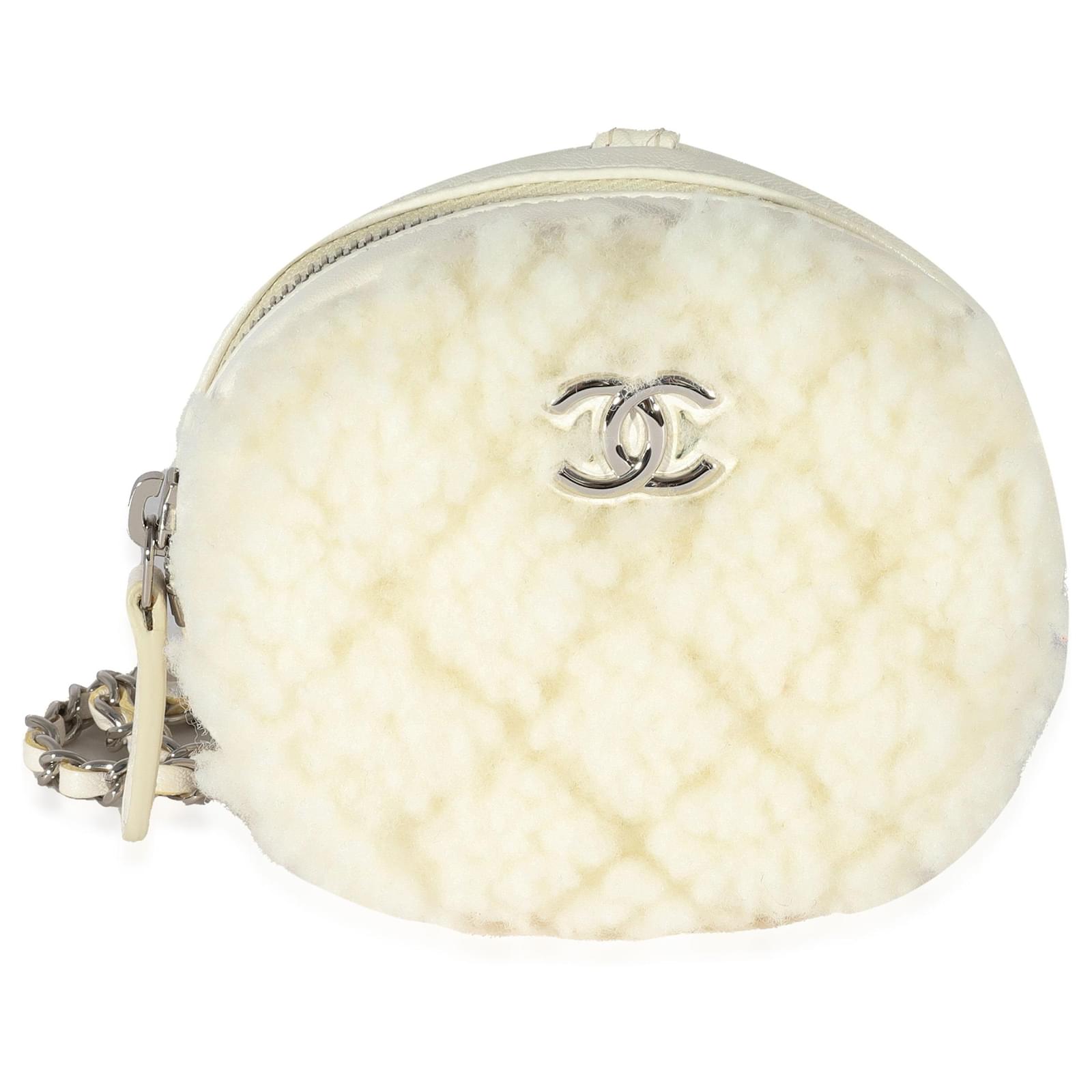 Chanel 21N White Shearling Coco Neige Mini Circle Clutch On Chain Leather  ref.875806 - Joli Closet