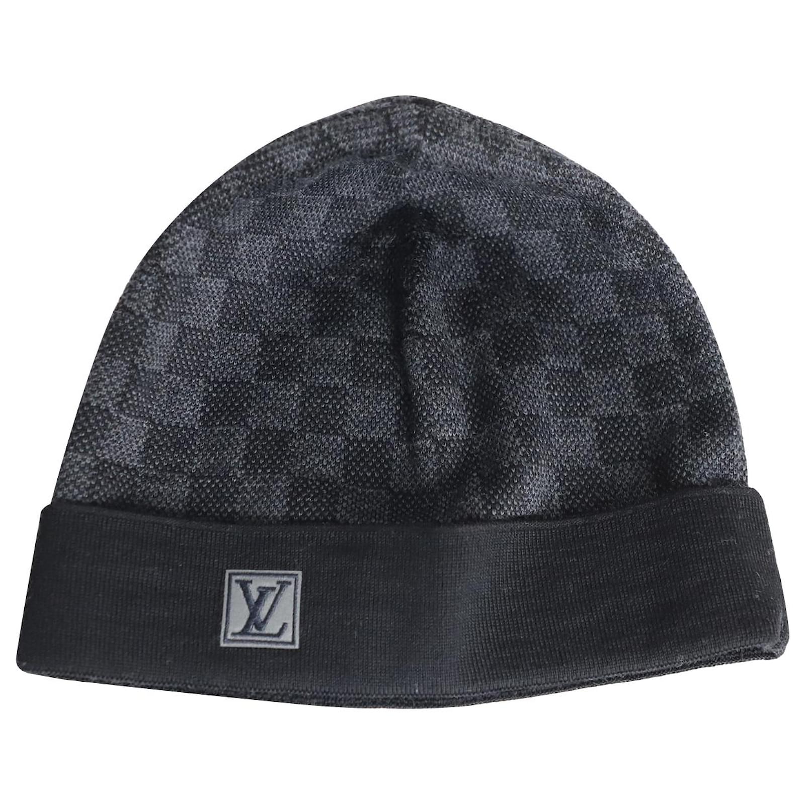 Louis Vuitton - Bonnet Petit Damier en laine noir/gris sur 1stDibs  bonnet  louis vuitton edition limitee, bonnet lv damier noir, bonnet louis vuitton  noir