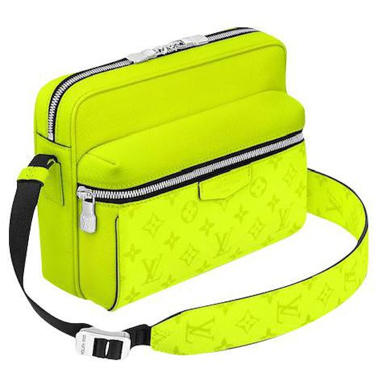Louis Vuitton LV Outdoor messenger yellow neon Leather ref.877169