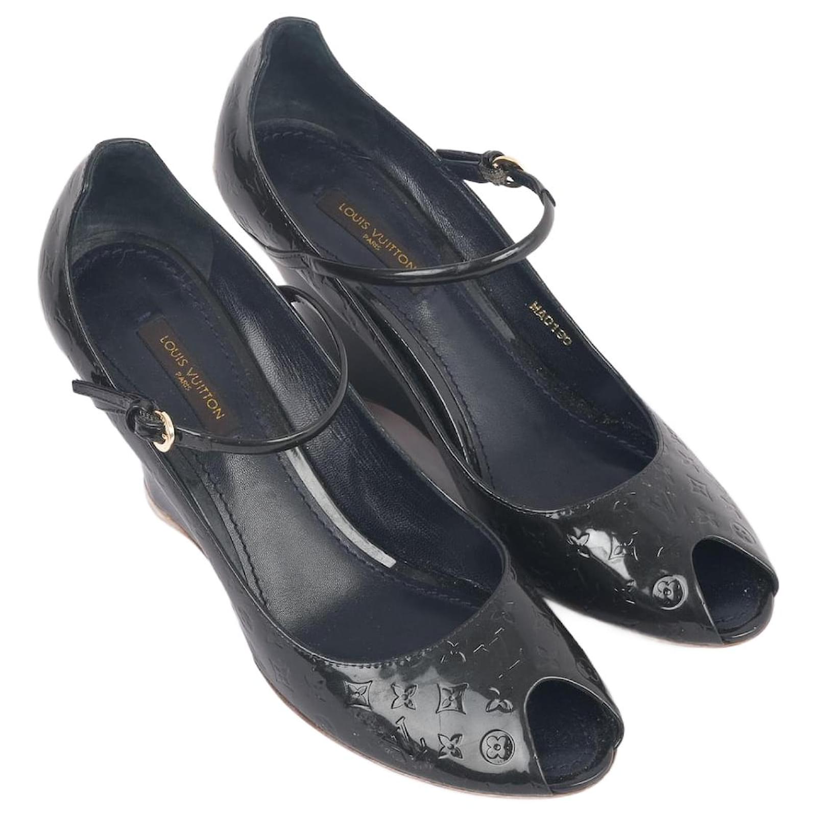 Vintage Elefanten black patent leather dress sandals