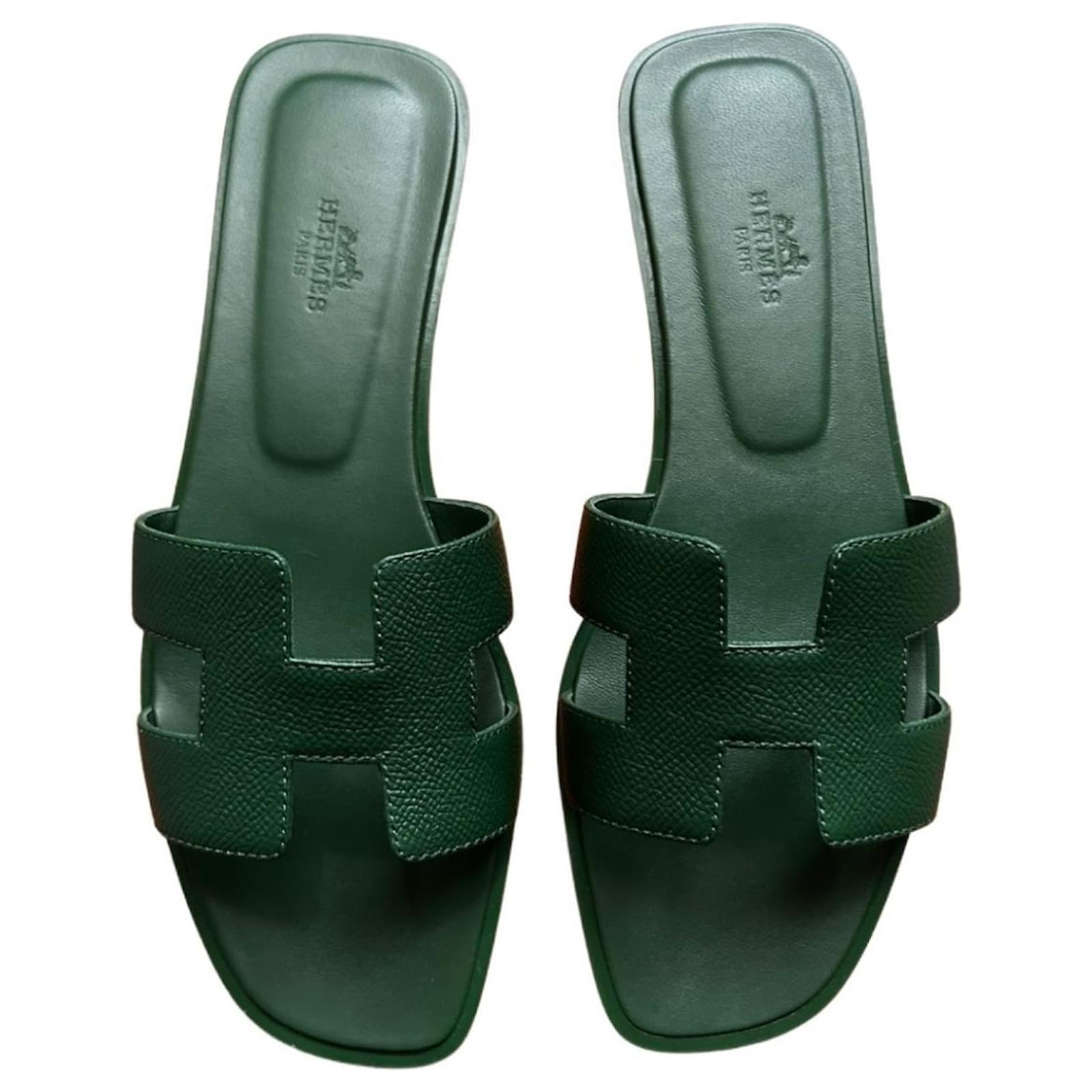 Oran Hermès Sandals Green Dark green Leather ref.878526 - Joli Closet